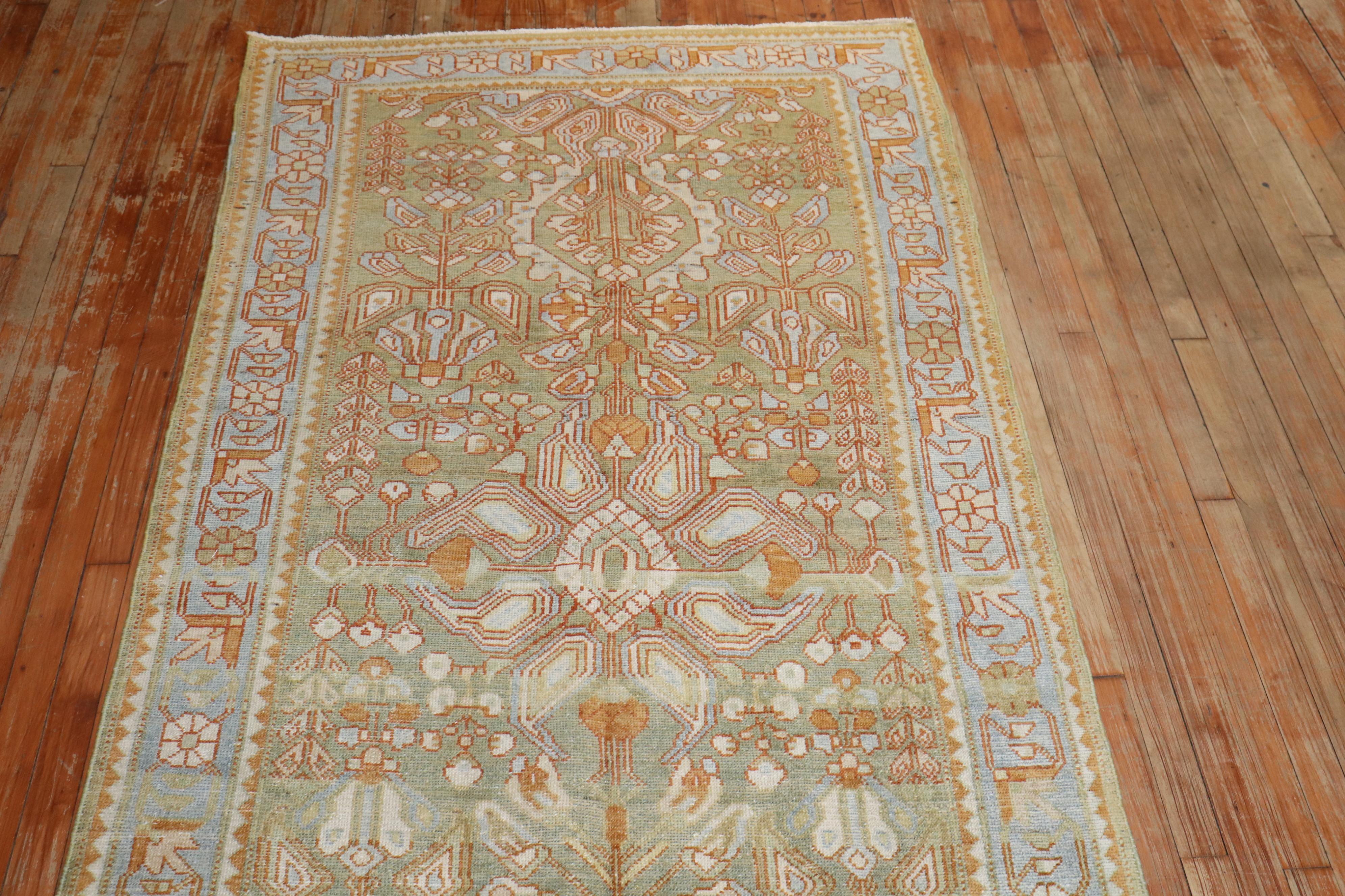 Noué à la main The Collective Wide Antique Persian Green Persian Runner (Chemin de table persan large et ancien) en vente
