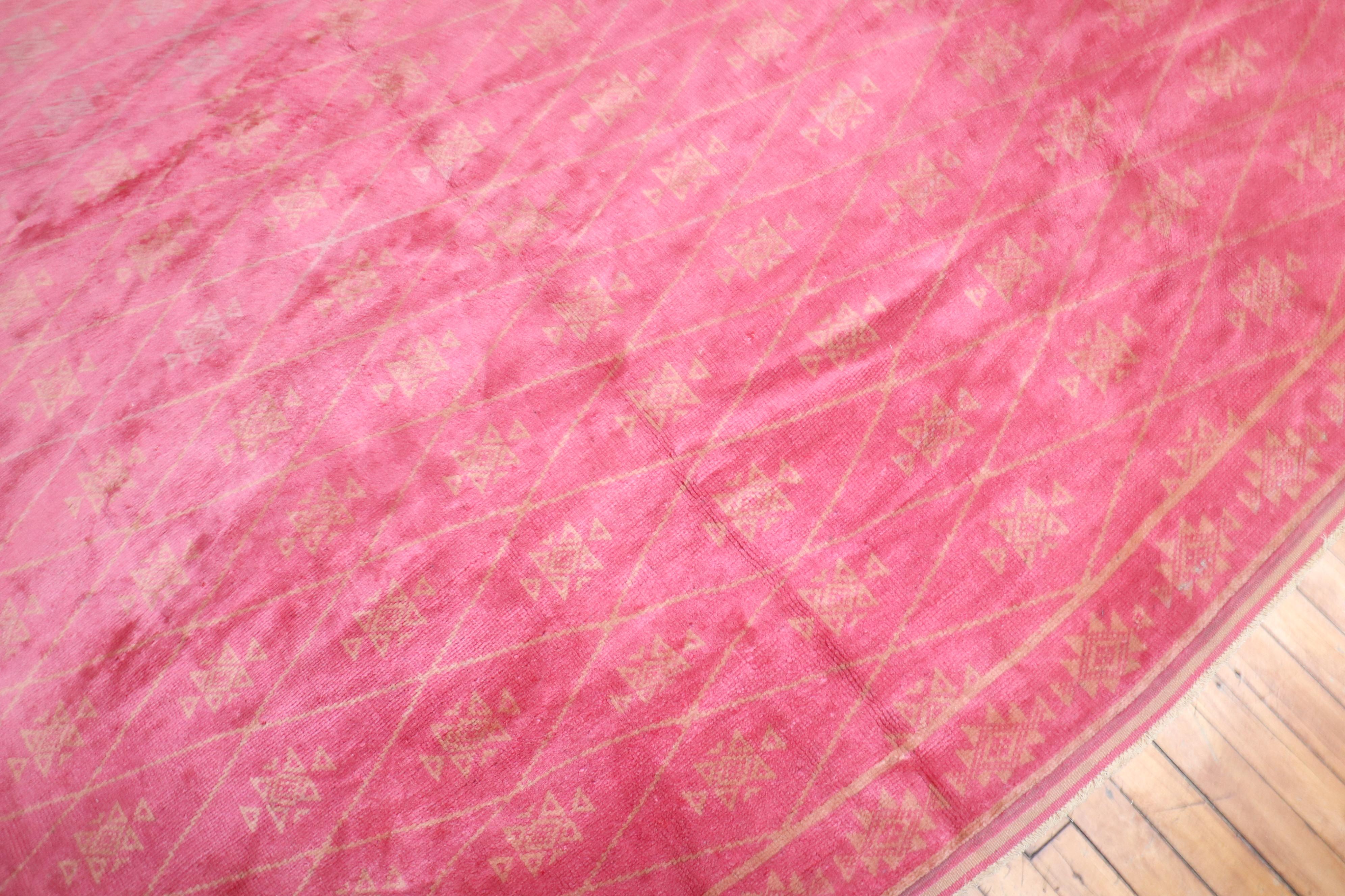 Noué à la main Tapis afghan surdimensionné rose sauvage collection Zabihi en vente