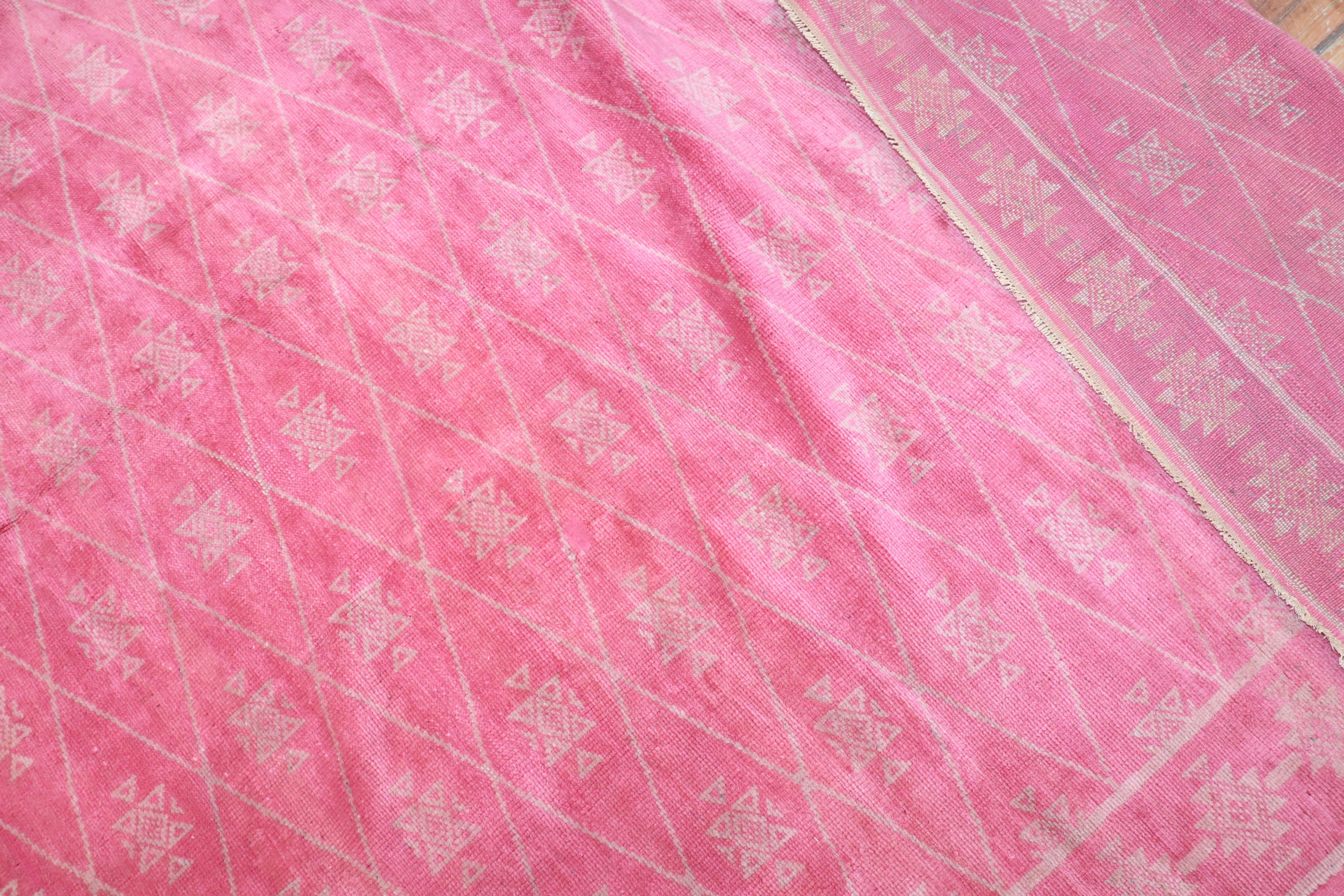 Laine Tapis afghan surdimensionné rose sauvage collection Zabihi en vente