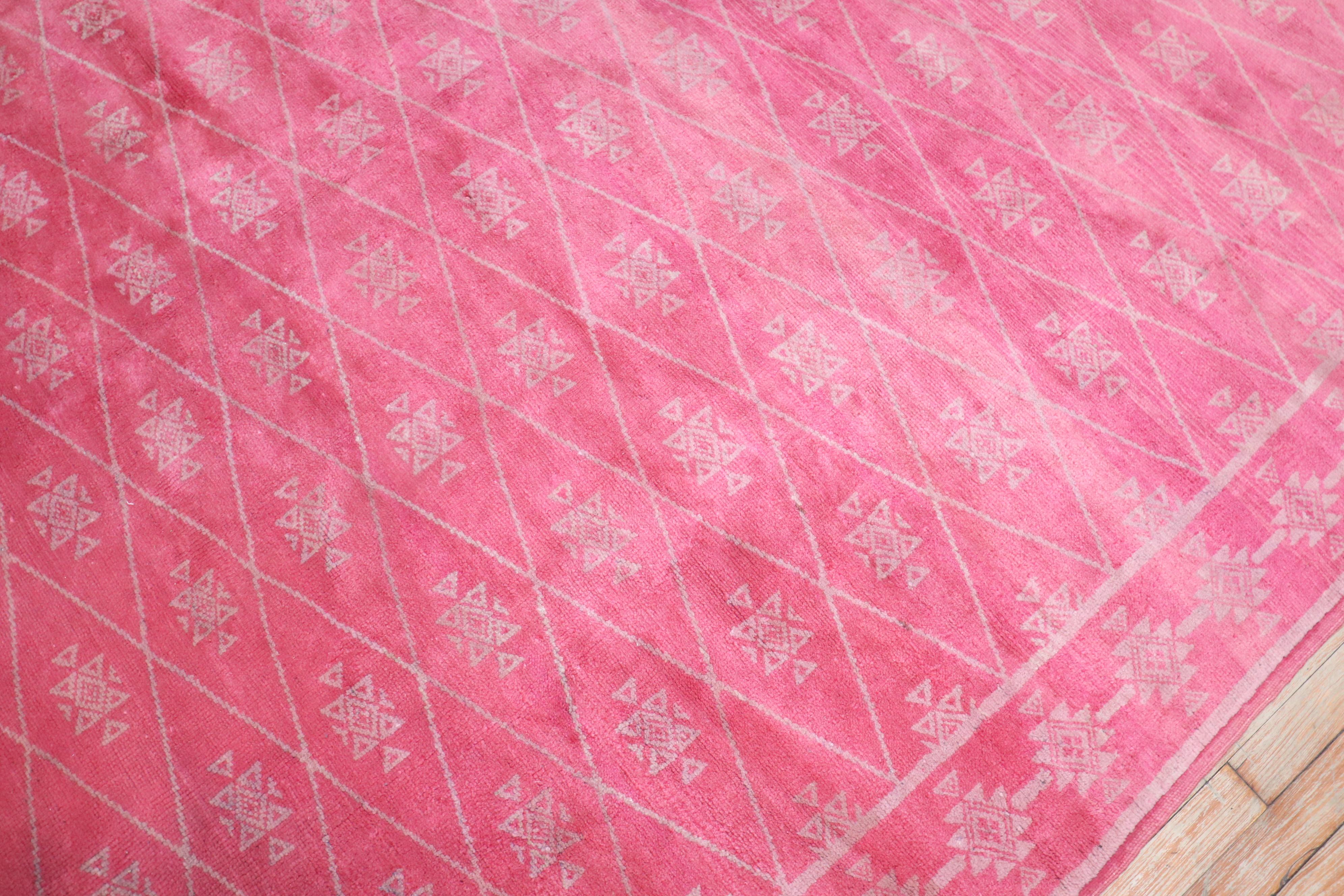 Tapis afghan surdimensionné rose sauvage collection Zabihi en vente 1