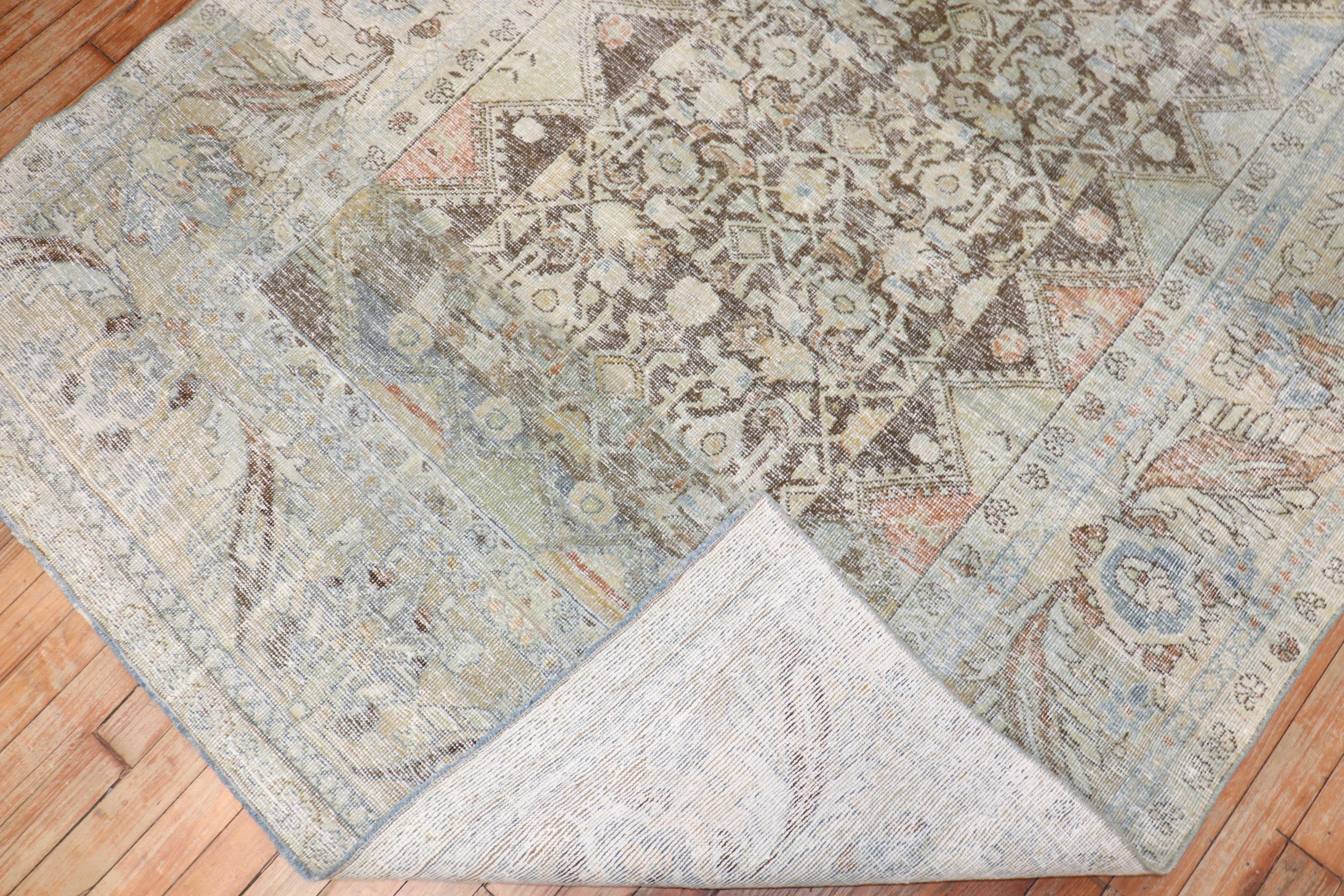 Zabihi Collection Getragener antiker persischer Mahal-Teppich (Agra) im Angebot
