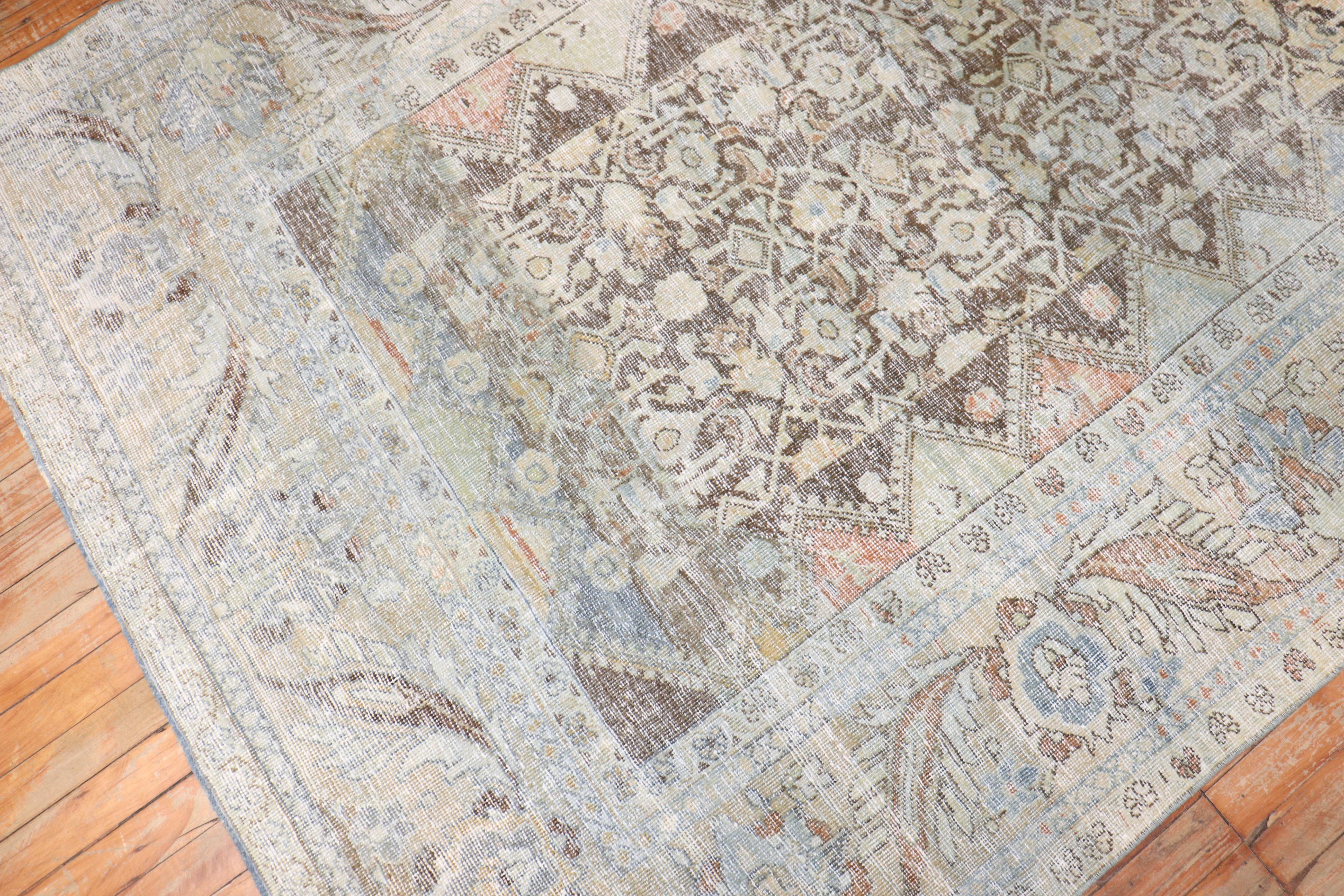 Zabihi Collection Getragener antiker persischer Mahal-Teppich (20. Jahrhundert) im Angebot