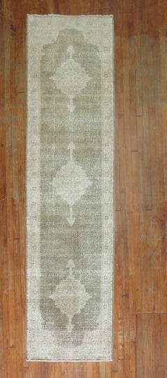 Runner turco vintage grigio usurato della Collection'S di Zabihi
