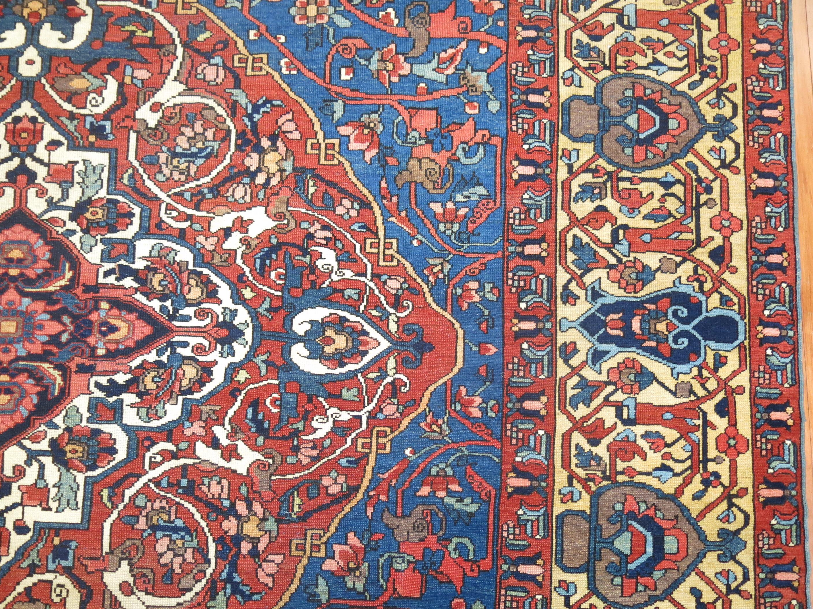 Tissé à la main Collection Zabihi grand format bleu antique persan Bakhtiari  Tapis en vente