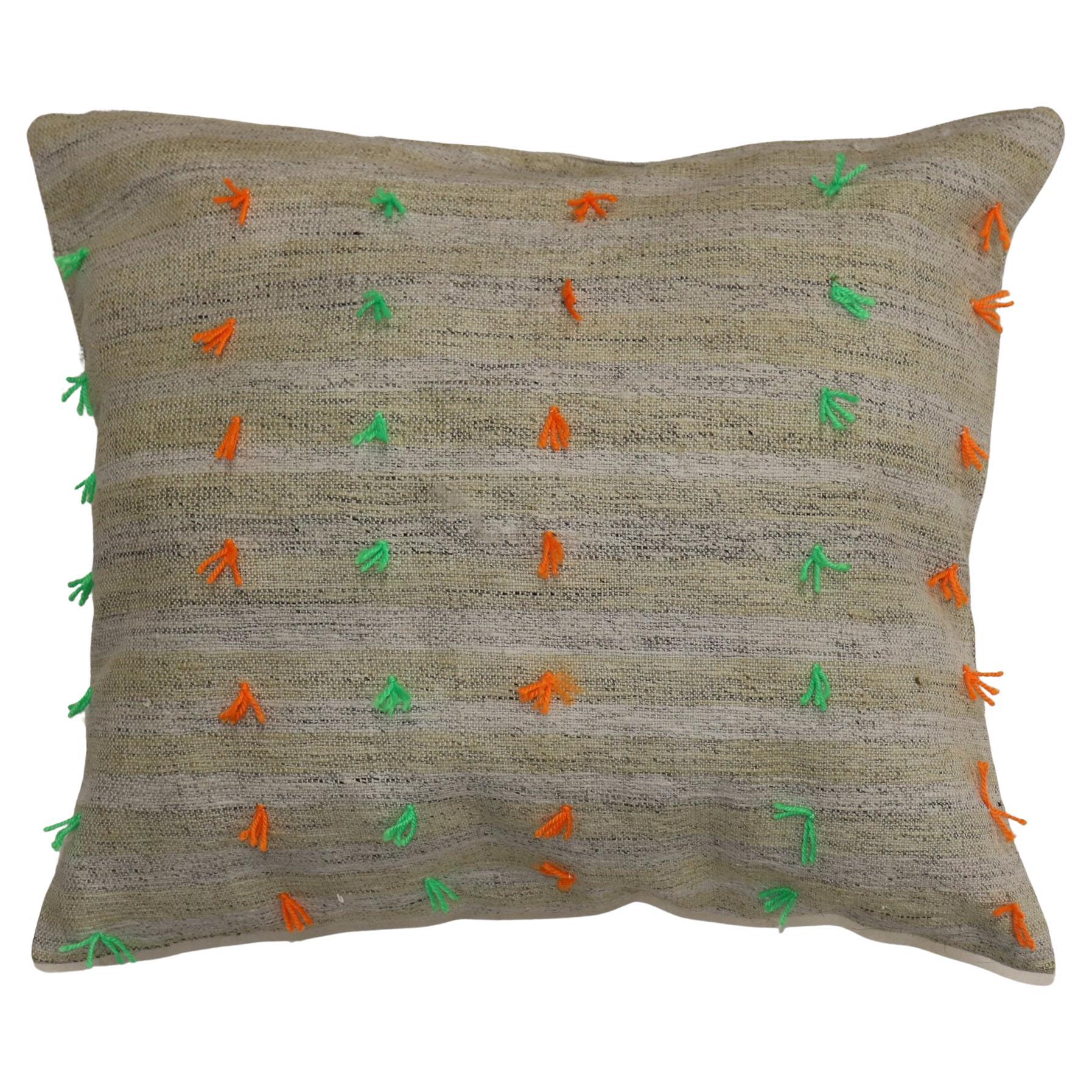 Zabihi Colorful Flaring Wool Modern Striped Kilim Pillow (oreiller Kilim rayé moderne en laine) en vente