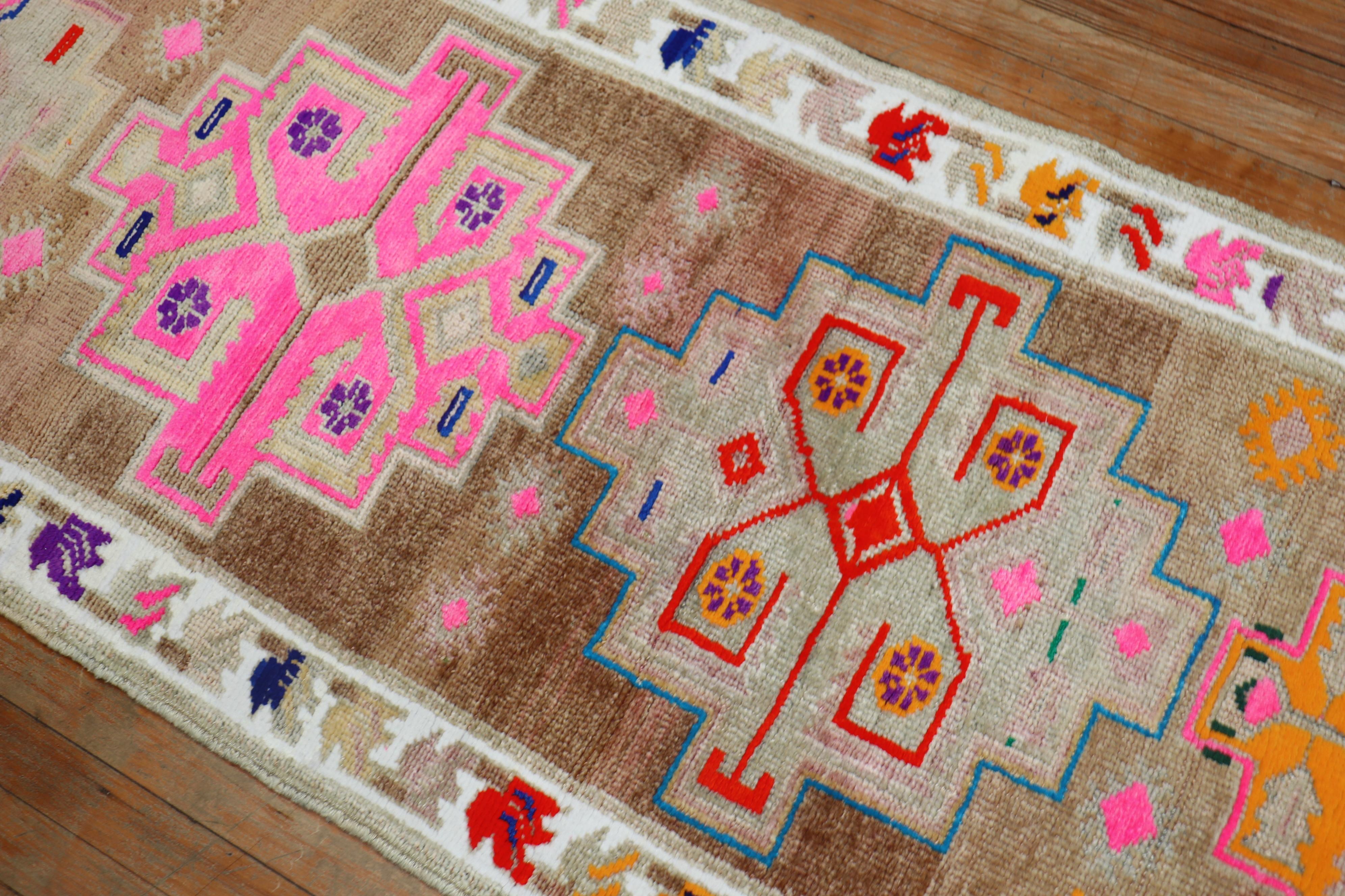 Ein türkischer Läufer aus Anatolien aus der Mitte des 20.

Einzelheiten
Teppich nein.	j2033
Größe	2' 8