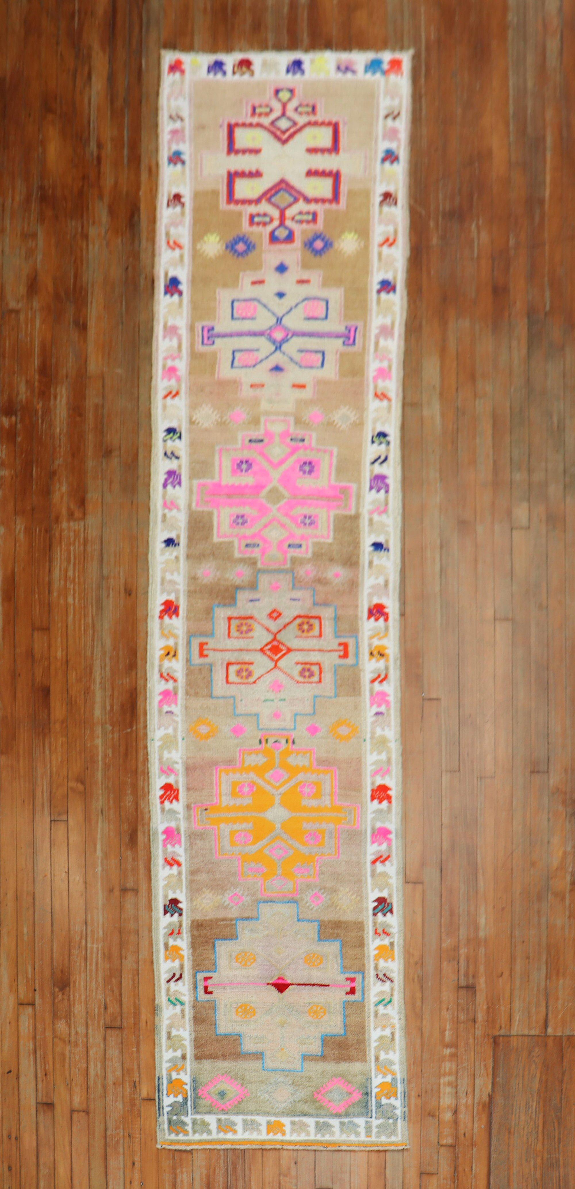 Zabihi Bunte Vintage Türkisch Anatolische Läufer im Angebot 1