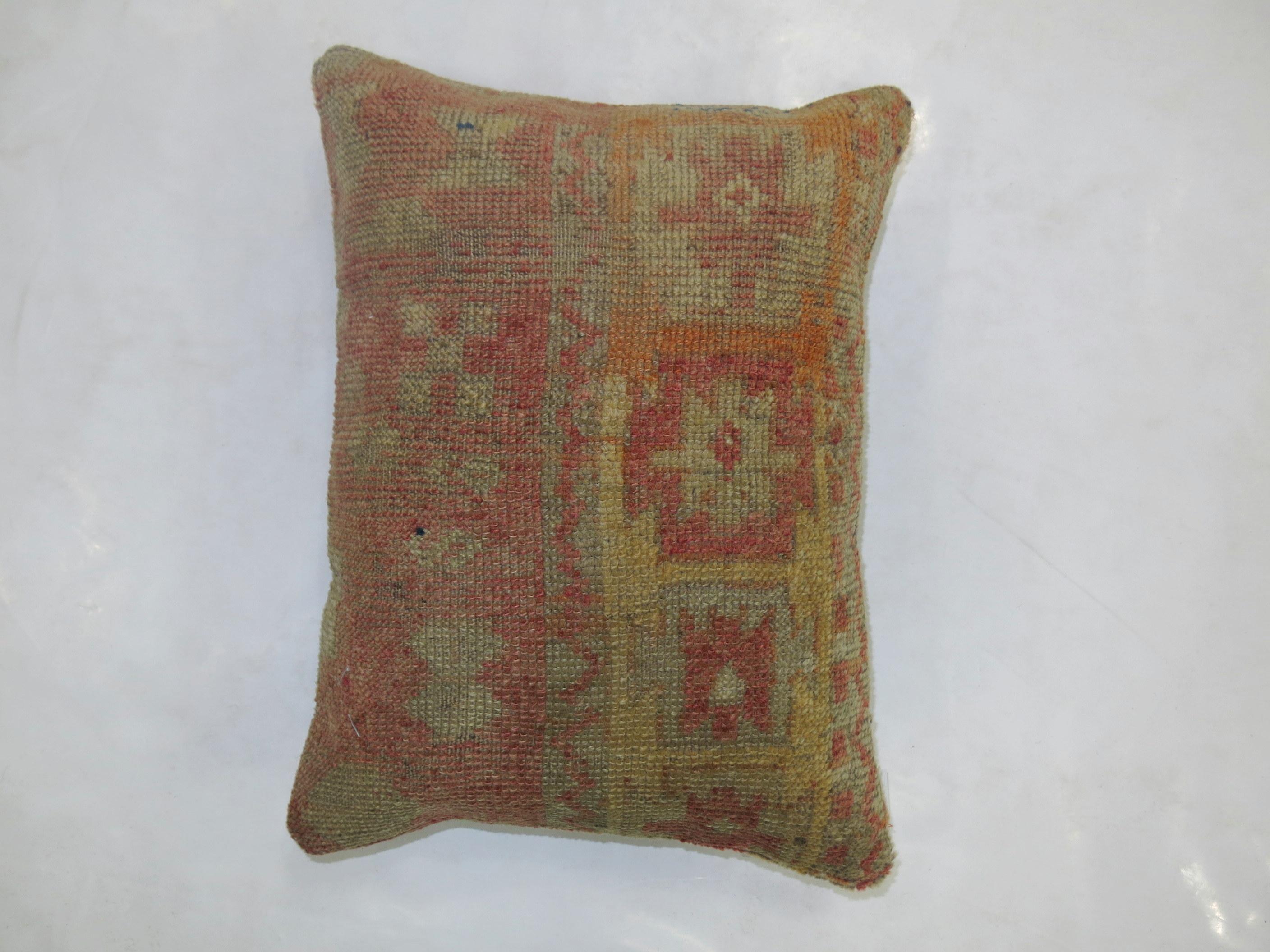 Pillow made from a vintage turkish anatolian rug

Measures: 13'' x 18''
