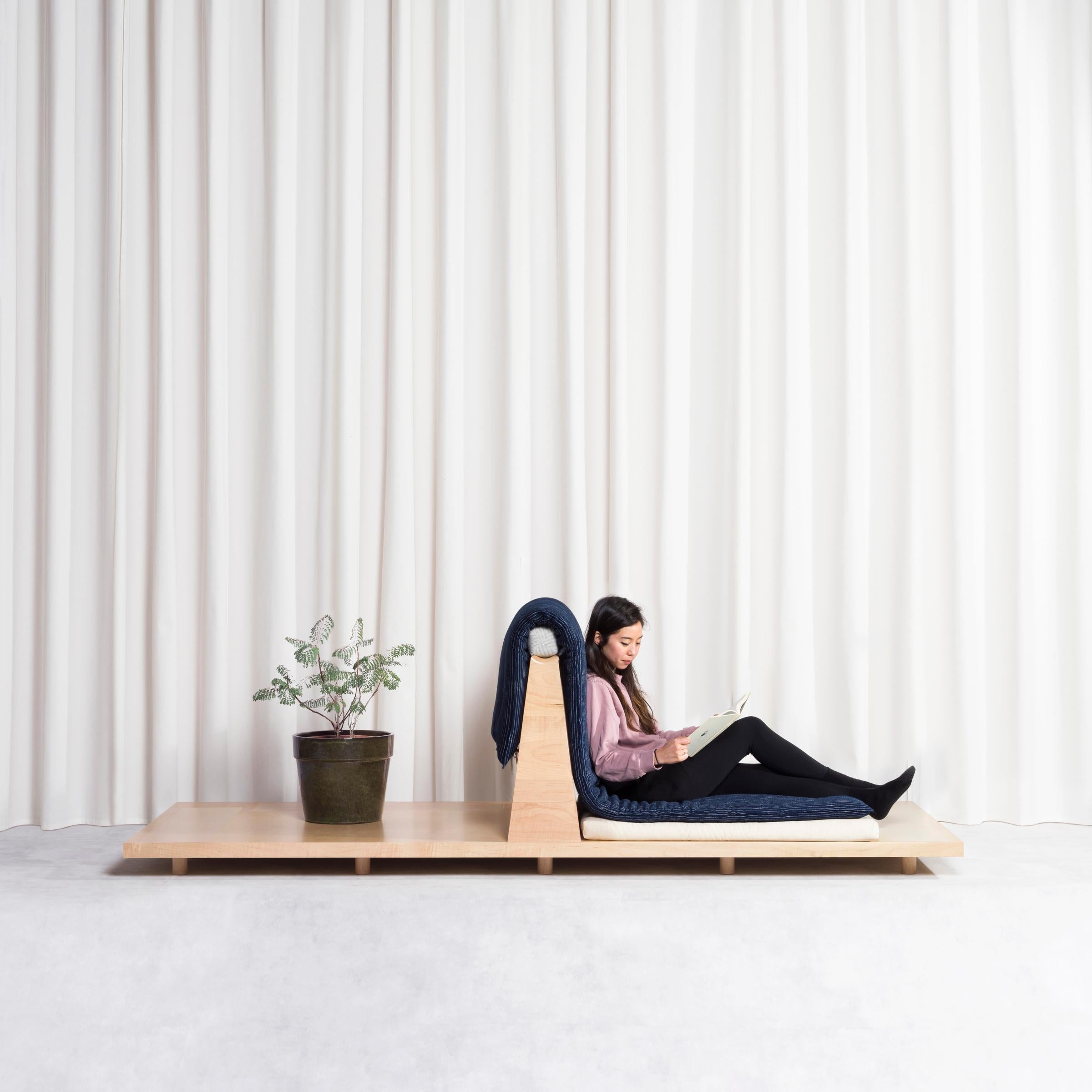 Zabuton-Sofa, handgefertigter japanischer Futon auf modularem Ahornrahmen im Angebot 10