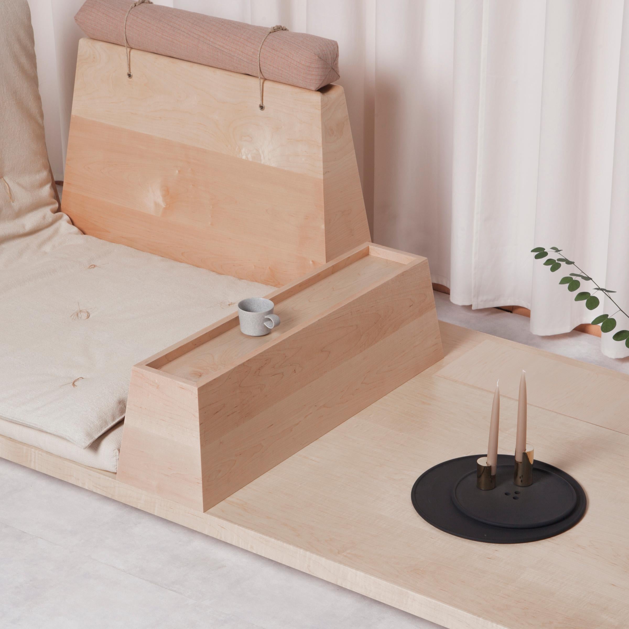Zabuton-Sofa, handgefertigter japanischer Futon auf modularem Ahornrahmen (Japanisch) im Angebot