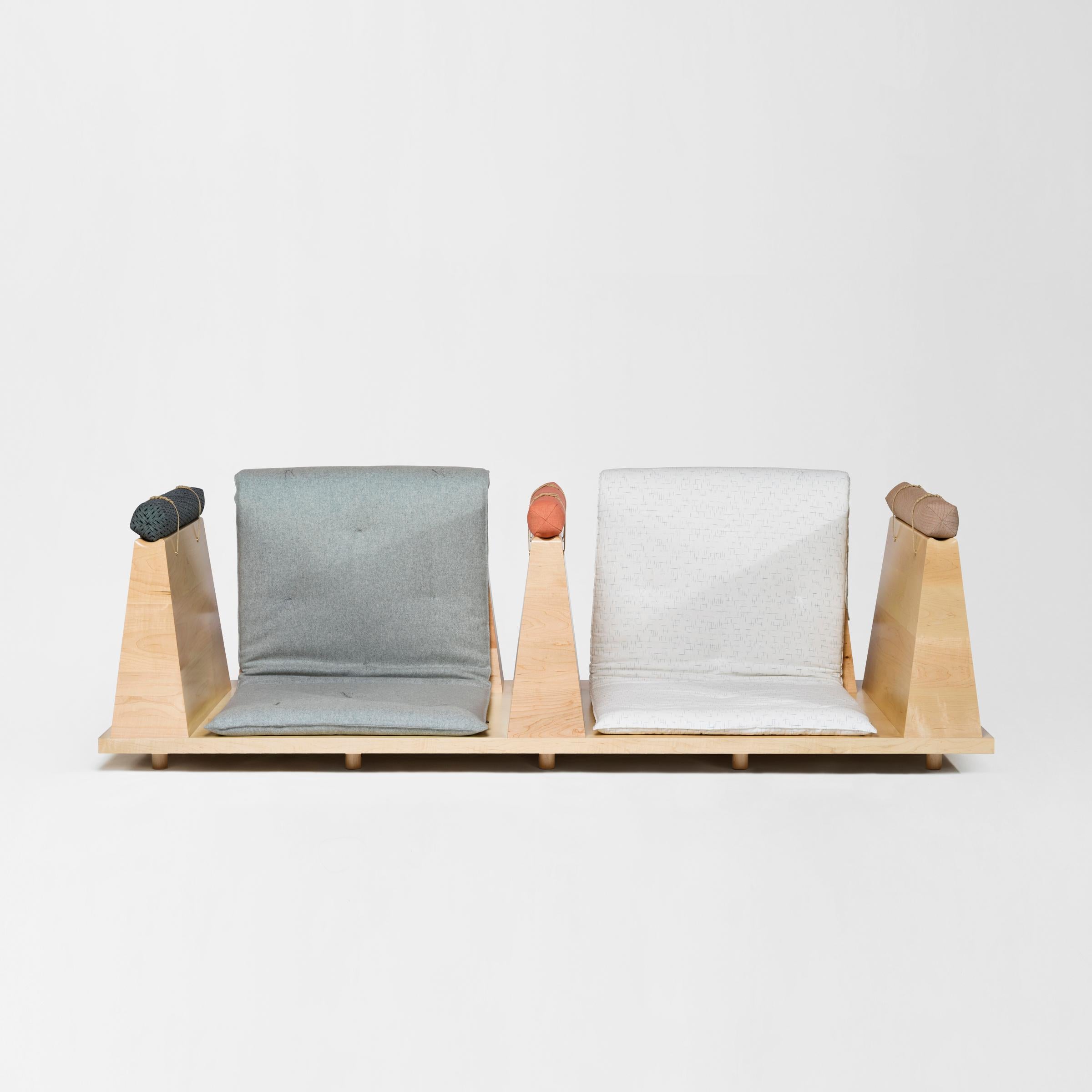 Zabuton-Sofa, handgefertigter japanischer Futon auf modularem Ahornrahmen (21. Jahrhundert und zeitgenössisch) im Angebot