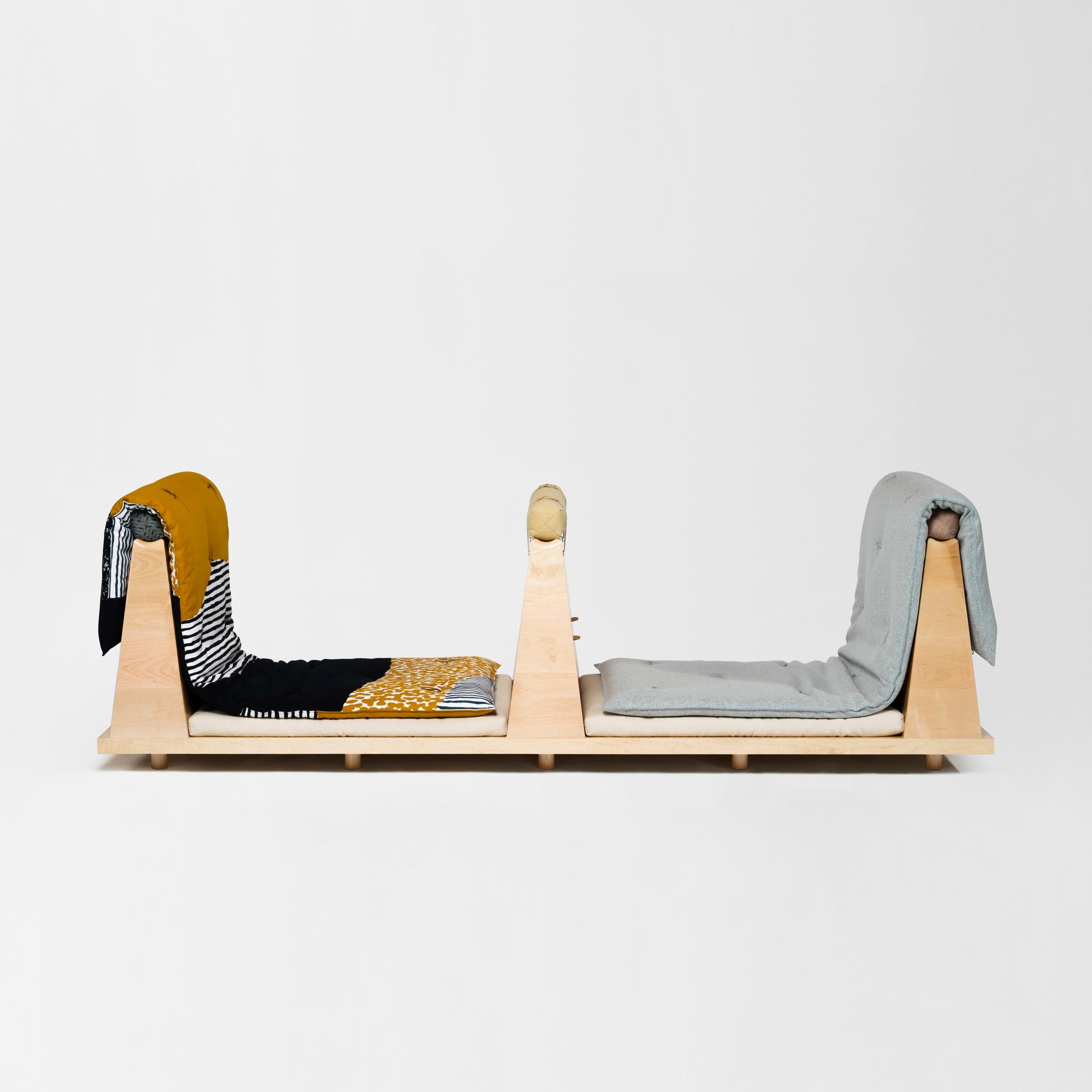 Zabuton-Sofa, handgefertigter japanischer Futon auf modularem Ahornrahmen, Kvadrat im Angebot 1