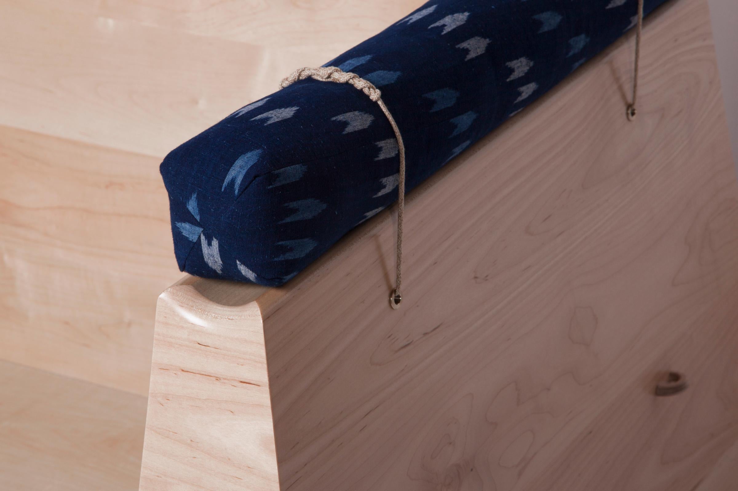 Zabuton-Sofa, handgefertigter japanischer Futon auf modularem Ahornrahmen, Kvadrat (Moderne) im Angebot