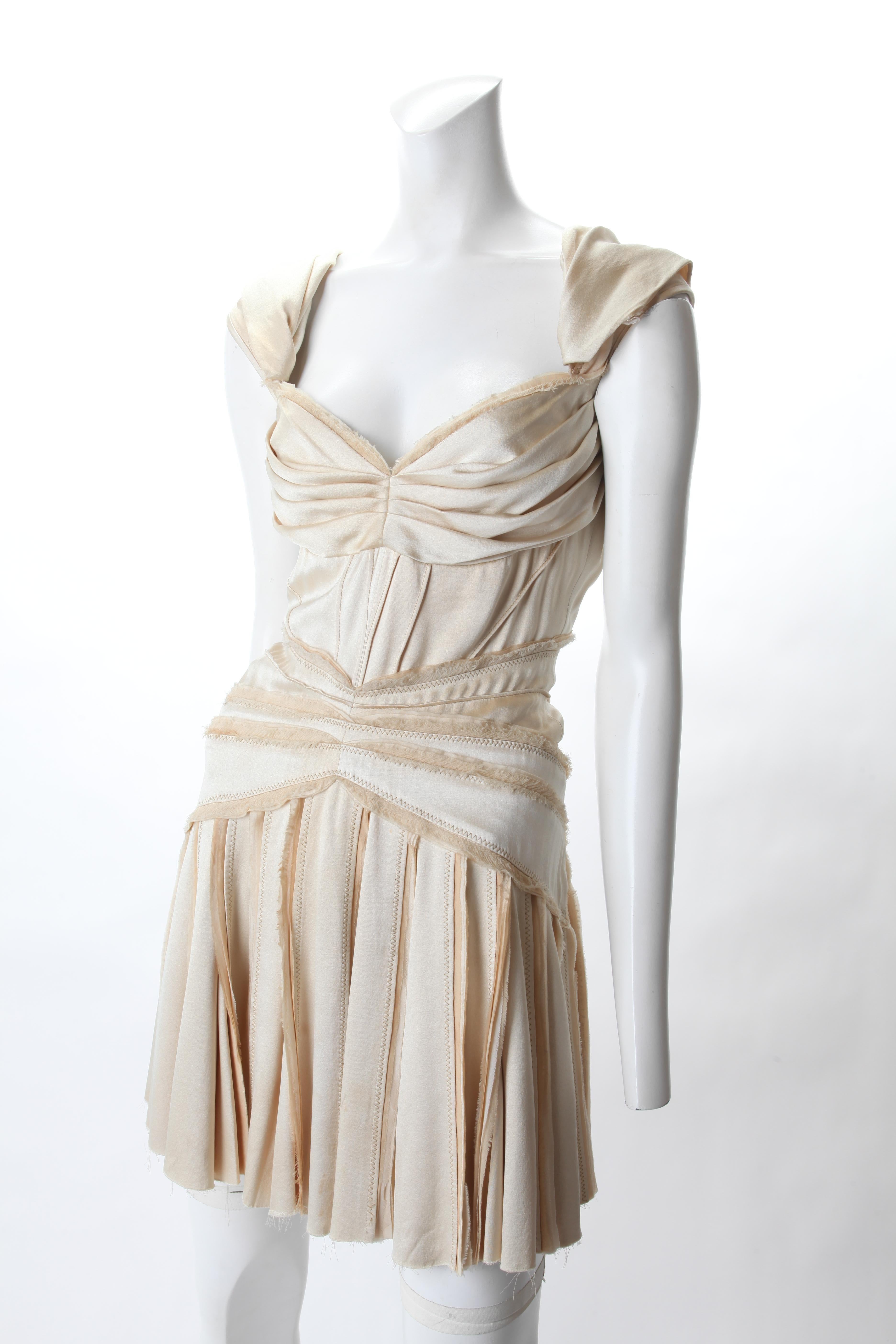 Dekonstruiertes Cocktailkleid von Zac Posen, ca. Anfang der 2000er Jahre. (Beige)