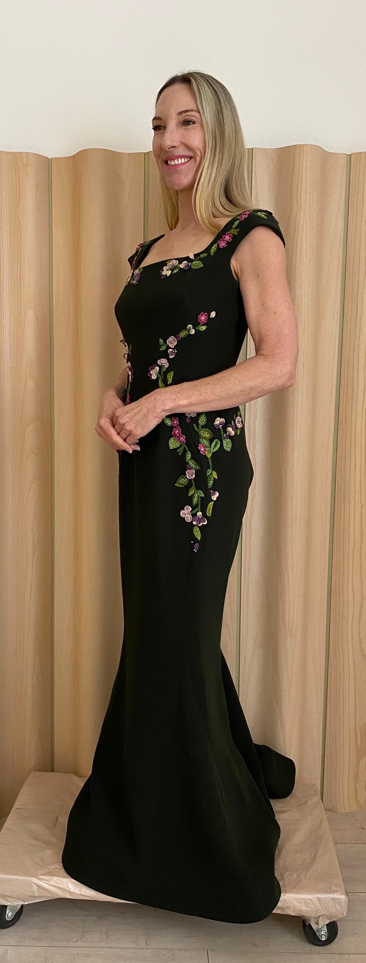 Zac Posen Green Gown with Floral Embroidery In Excellent Condition For Sale In Beverly Hills, CA