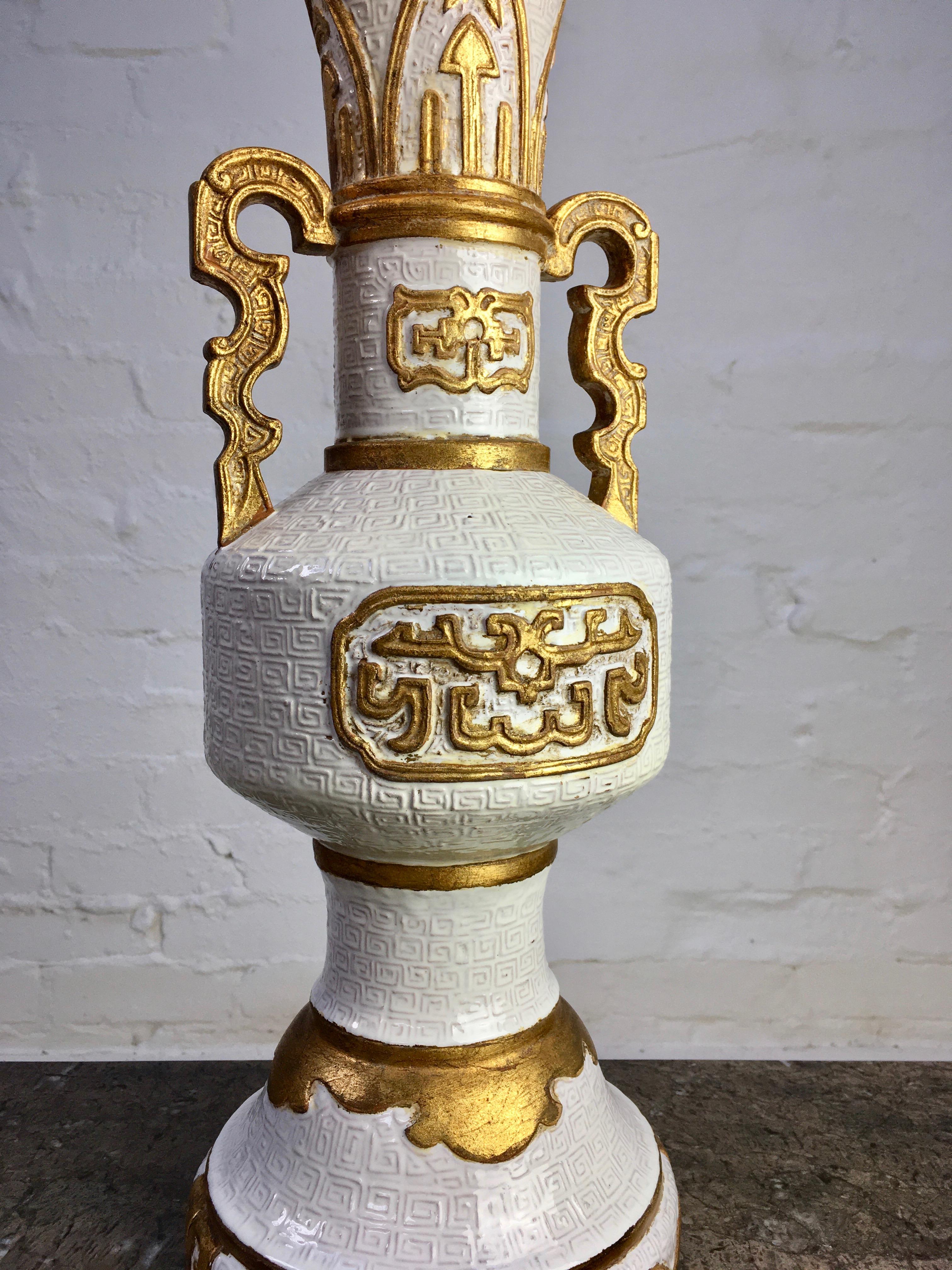 Zaccagnini Lamp in White with Gold Leaf, Italy, 1950s In Good Condition For Sale In Melbourne, AU