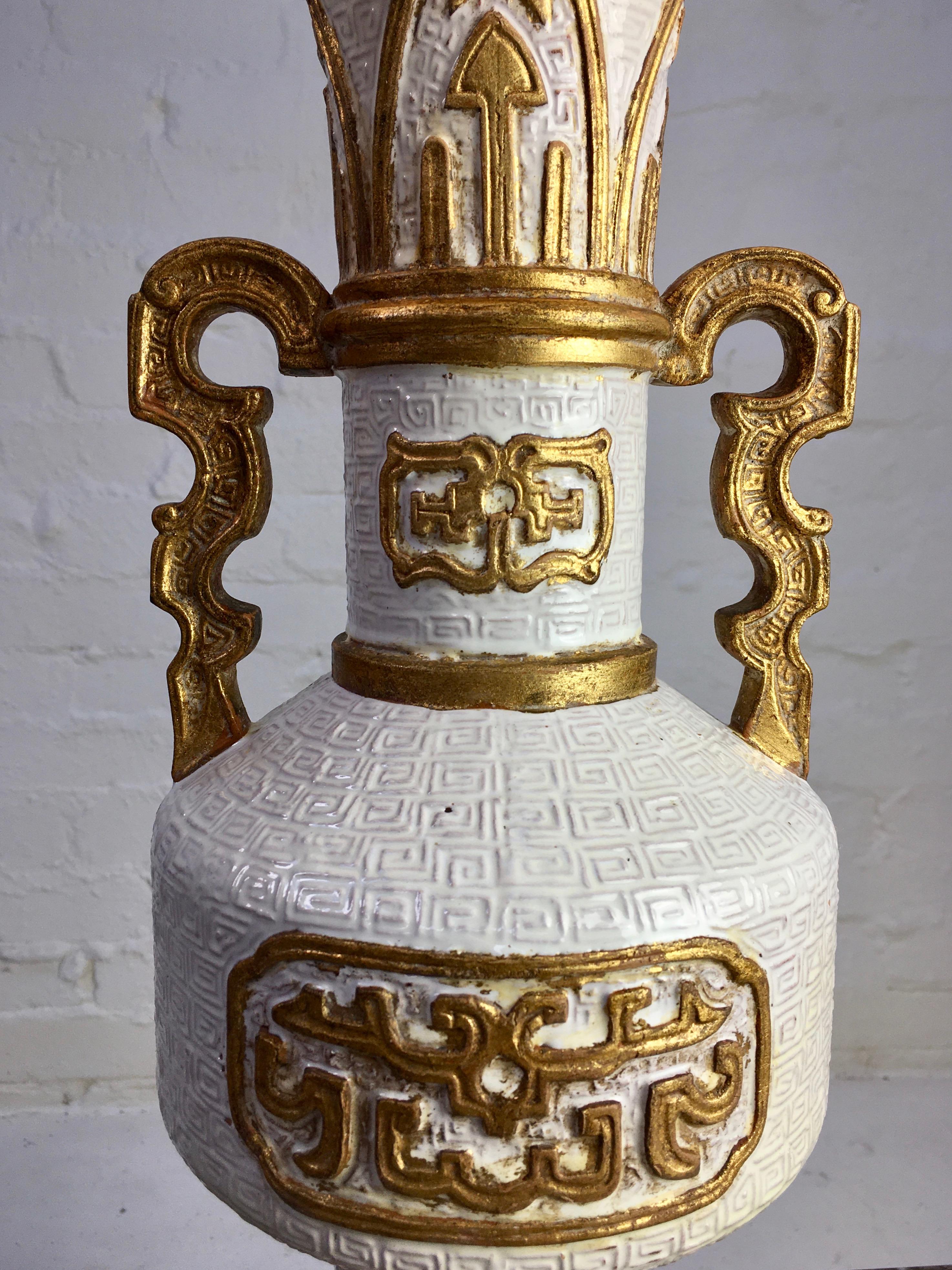 Zaccagnini-Lampe in Weiß mit Blattgold, Italien, 1950er Jahre (Keramik) im Angebot