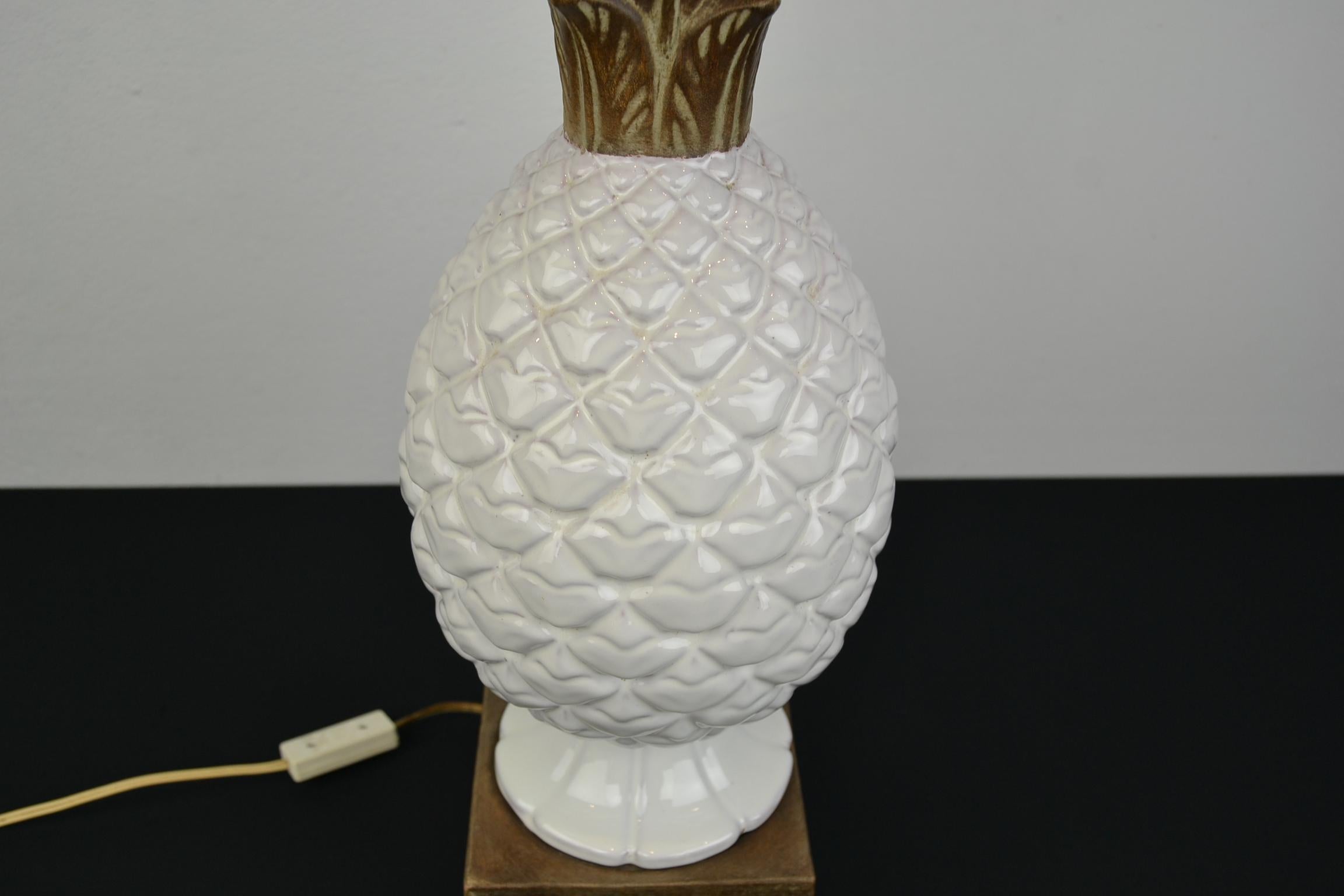 Zaccagnini Tischlampe aus Keramik mit Ananas, Italien, 1960er Jahre (Moderne der Mitte des Jahrhunderts) im Angebot