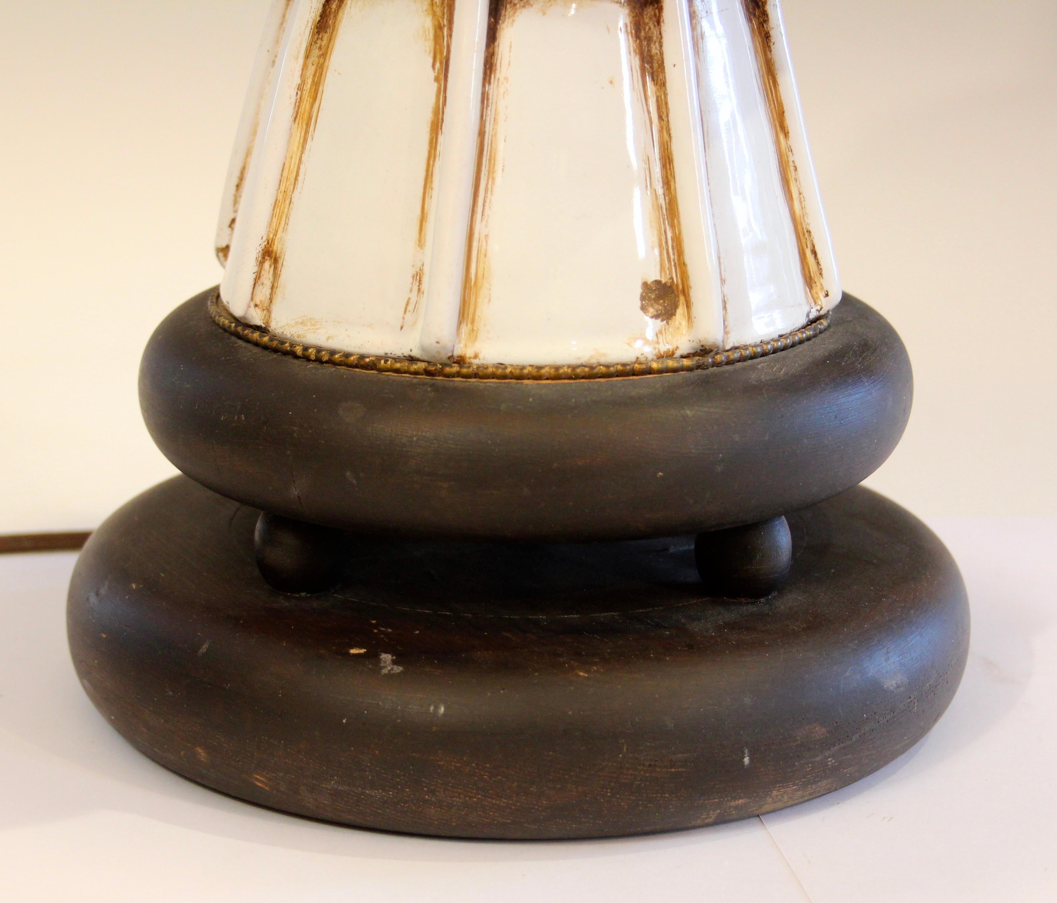 Mid-20th Century Zaccagnini Pottery Marbro Italian Ming Style MCM Raymor Brown & White Lamp For Sale