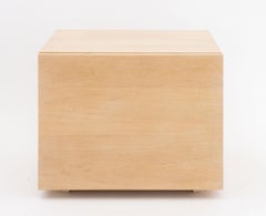 Zach Hadlock per il comodino Platform Maple