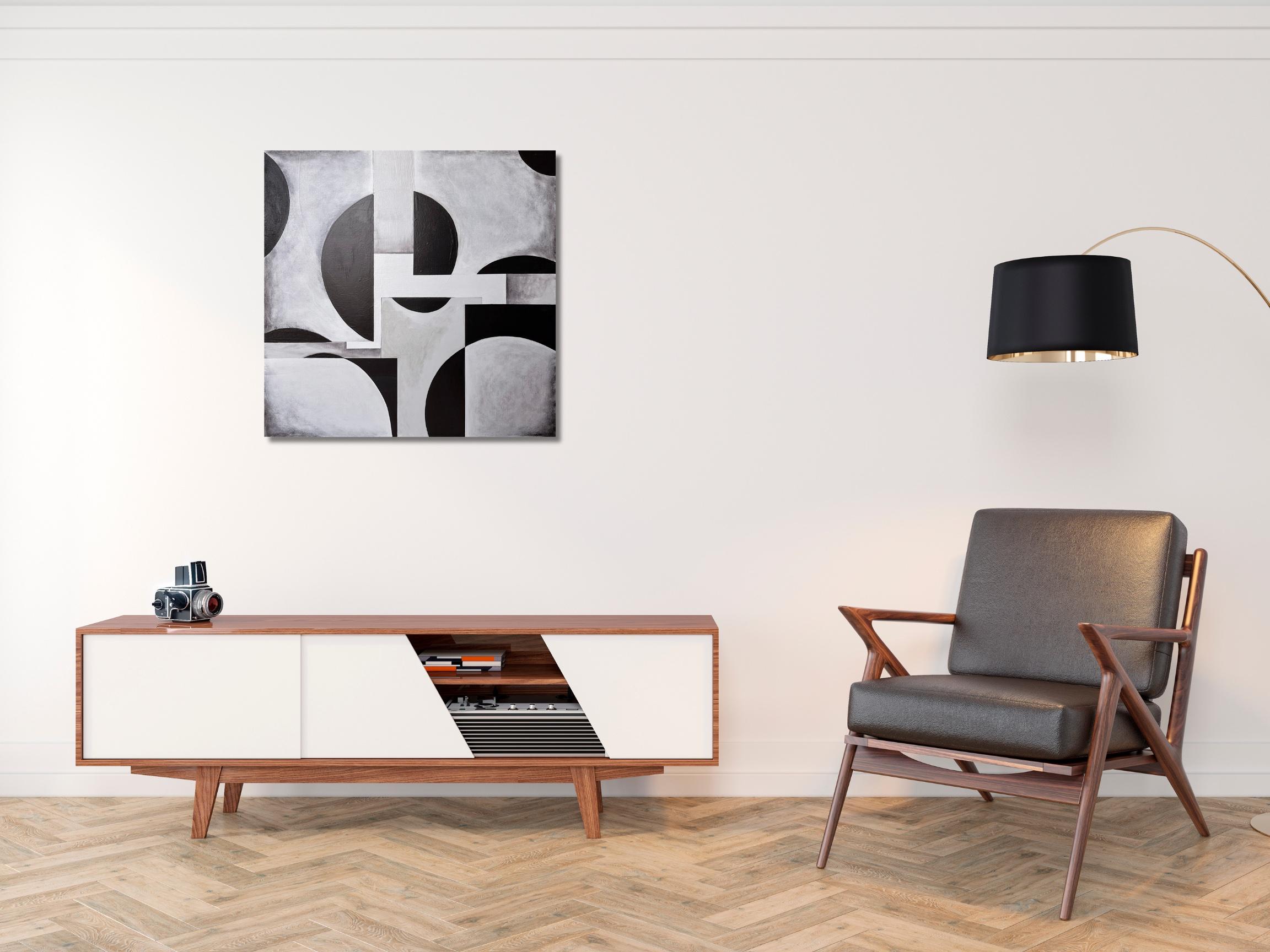 GA2402 - Abstraktes geometrisches Interieurgemälde mit weißem, grauem, grauem und schwarzem Weiß (Geometrische Abstraktion), Painting, von Zach Touchon