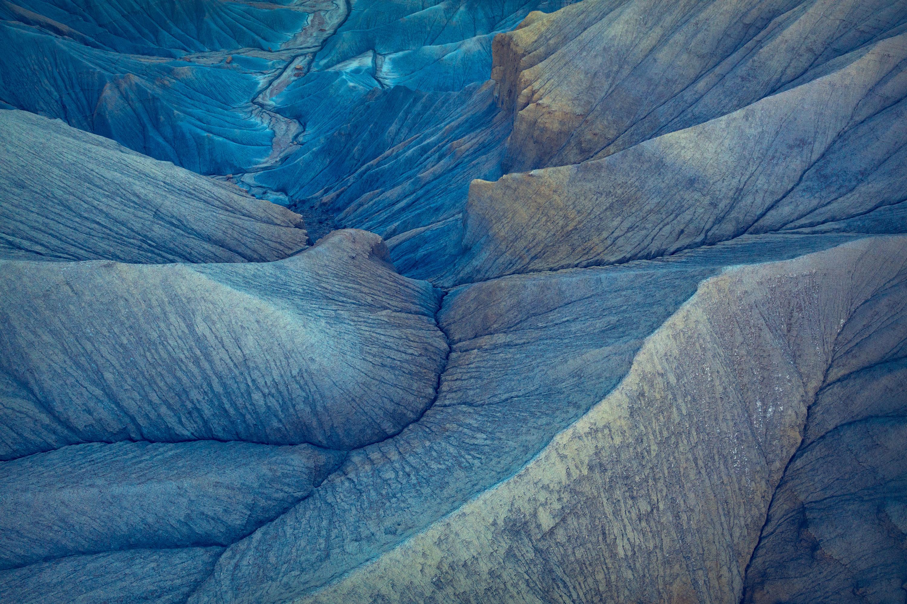 Landscape Photograph di Zack Seckler - Foldes di scisto blu