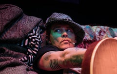 Johnny Depp zu Hause von Zack Whitford - Zeitgenössische Porträtfotografie