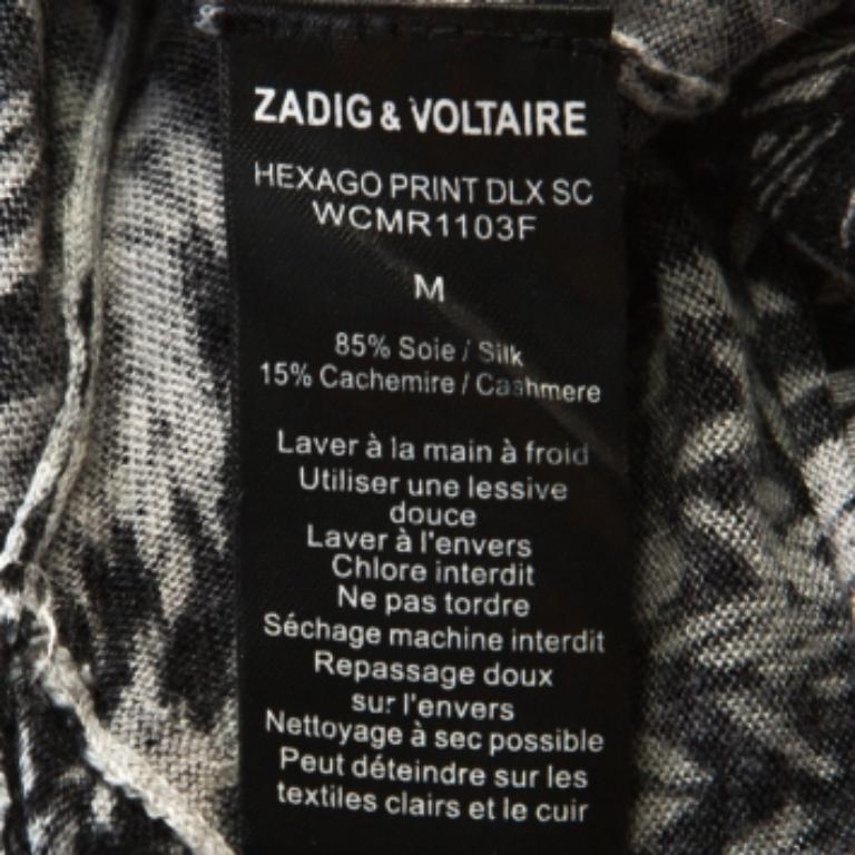 Ce haut Zadig and Voltaire présente un design agréable. Confectionné en mélange de soie et de cachemire, ce haut présente des manches courtes, une encolure ronde et des imprimés sur l'ensemble du corps. Ce haut simple peut être porté avec un jean,