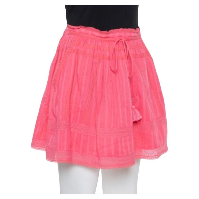 Elevate your fashion looks with this lovely skirt from Zadig and Voltaire! The pink cotton skirt features subtle pleats, delicate trim details, and a tassel tie on the waist. It is endowed with two pockets and will look great with a silk blouse and