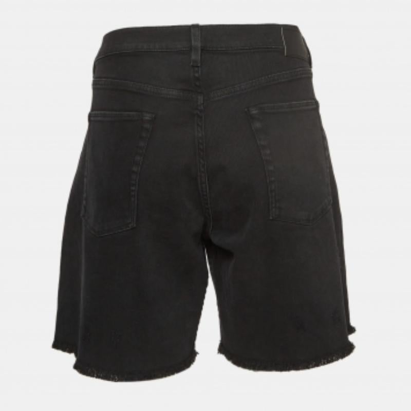 Zadig & Voltaire bietet Ihnen diese stilvollen und bequemen Shorts, die ideal für lässige Ausflüge und Reisen sind. Die schwarzen Denim-Shorts haben abgesteppte Kanten und sind mit einem Knopfverschluss und Gürtelschlaufen ausgestattet. Für einen