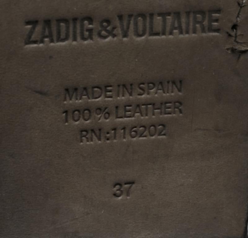 Ergänzen Sie Ihr gelungenes Outfit mit diesen Stiefeln von Zadig & Voltaire. Minimalistisch und stilvoll, haben sie eine erstaunliche Konstruktion für dauerhafte Qualität und bequemen Sitz.
