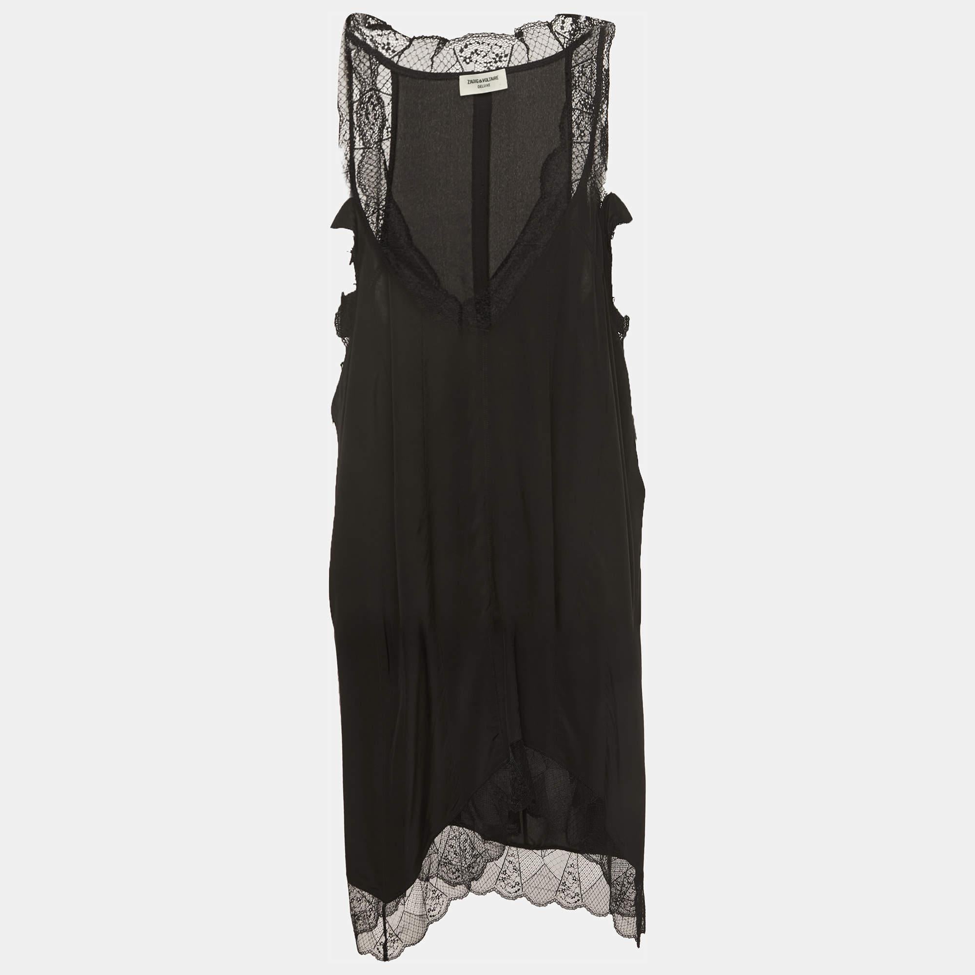 Masterful tailoring and timeless appeal characterize this dress from the house of Zadig & Voltaire. Presented in black, it is nothing but pure charm and is a must-have.

