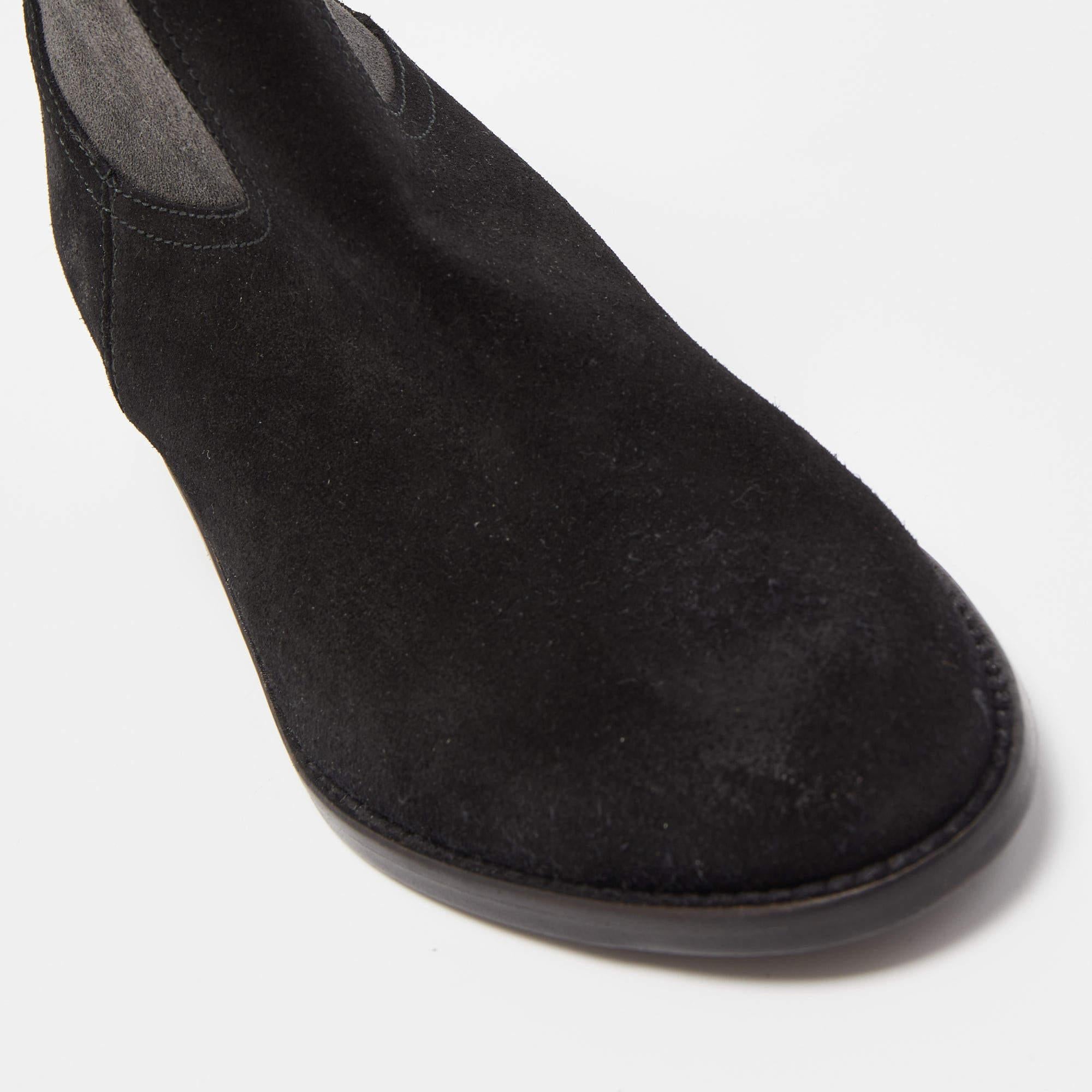 Zadig & Voltaire Black Suede Ankle Boots Size 36 In Excellent Condition For Sale In Dubai, Al Qouz 2