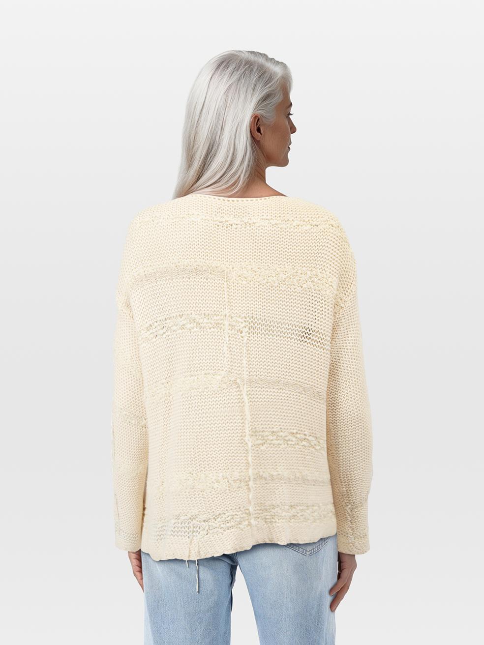 El ESTADO es Muy bueno. Apenas se aprecia desgaste en la parte superior de este artículo usado de reventa del diseñador Zadig & Voltaire.
 
 Detalles
 
 
 Crema
 
 Algodón
 
 Top
 
 Corte holgado
 
 Mangas largas
 
 Ver a través
 
 Deshilachado
 
