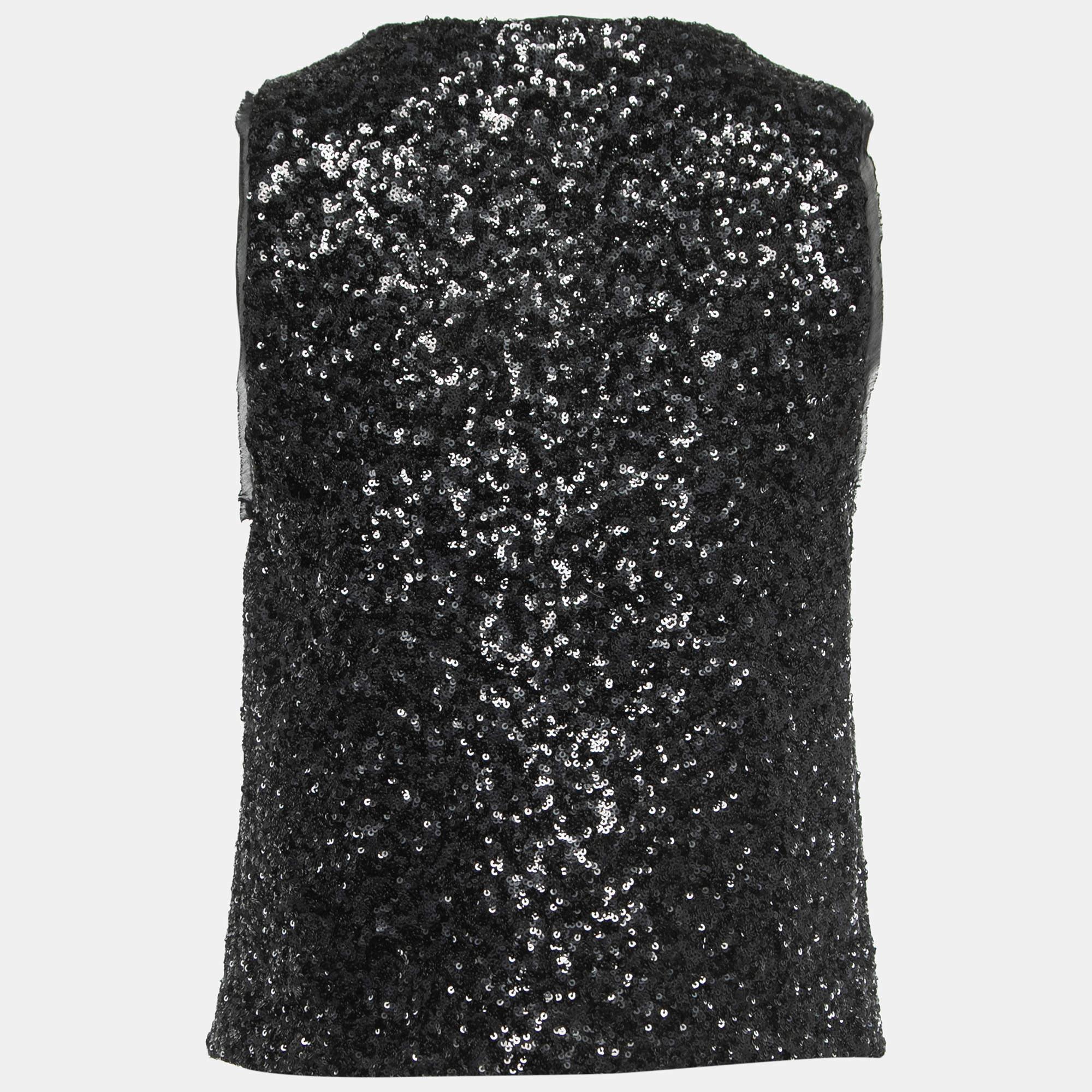 The Zadig & Voltaire vest is a luxurious and edgy fashion piece. It features intricate black sequins meticulously sewn onto a tailored vest, creating a dazzling, eye-catching effect. This versatile vest adds a touch of glam to any outfit, making it
