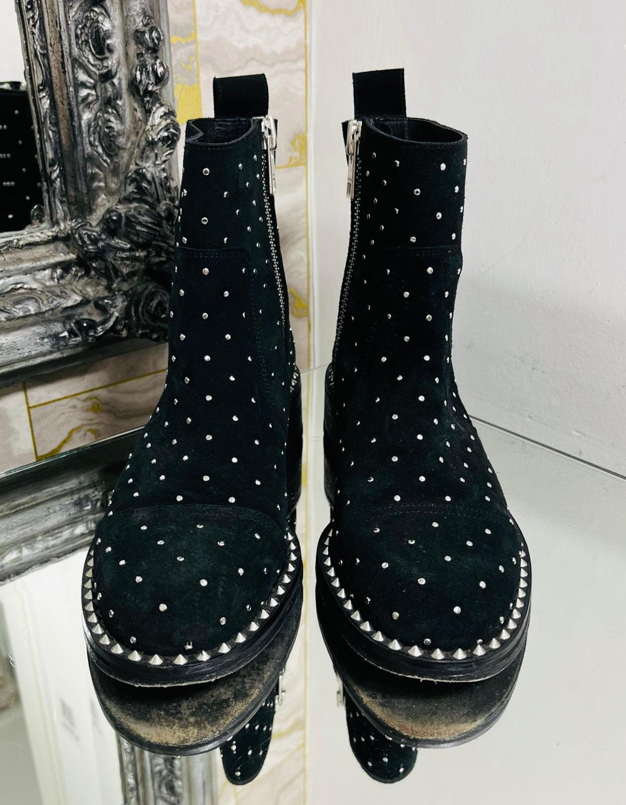 Zadig & Voltaire Empress Studded Suede Ankle Boots

Black boots designed with silver studs embellishment throughout.

Detailed with zip fastening to the side and round toe.

Featuring short block heel and leather soles. Rrp £580

Size –