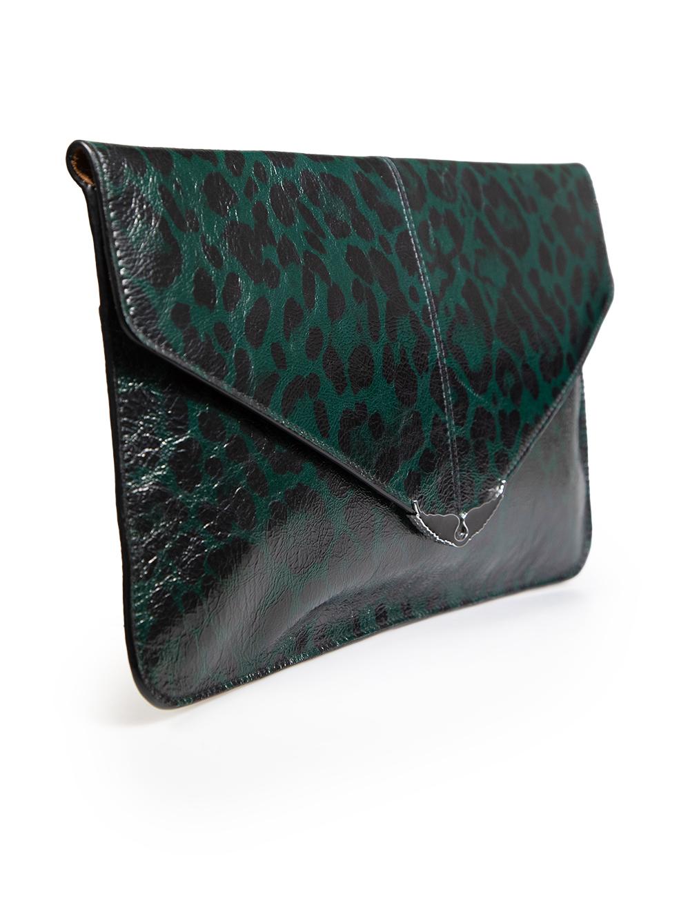 CONDITION is Very good. Hardly any visible wear to the bag is evident on this used Zadig & Voltaire designer resale item. This item comes with an original dust bag.
 
 Details
 Green
 Leather
 Clutch
 Medium size
 Leopard print
 Silver hardware

