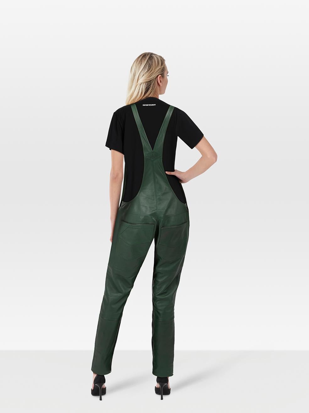 L'ÉTAT est très bon. L'usure minimale de la combinaison est évidente. Abrasion sur la taille arrière, l'avant et l'arrière des deux jambes de pantalon sur cet article de revente d'occasion de la marque Zadig & Voltaire.
 
 
 
 Détails
 
 
 Vert
 
