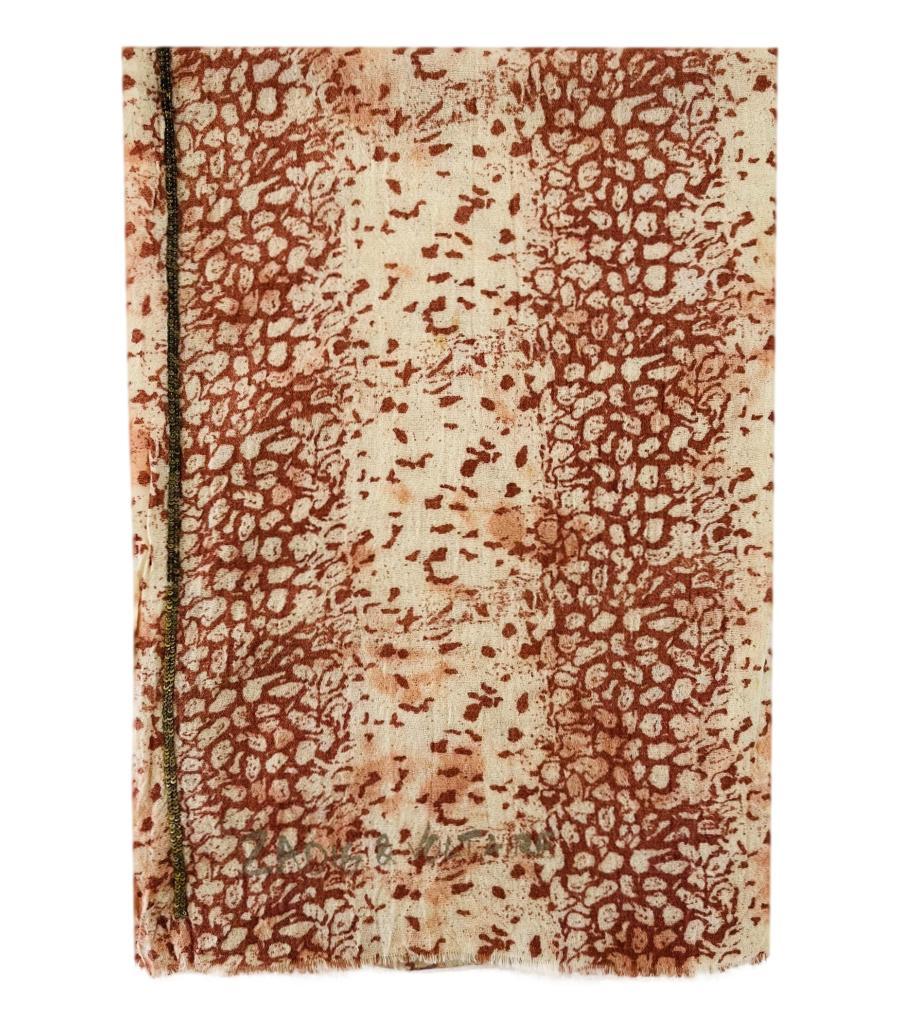 Zadig & Voltaire Leopard Print Wool Scarf
Brown 'Ibiza Leopard' scarf designed with all-over animal print.
Detailed with aged gold sequin stripe along the edge.
Featuring light grey 'Zadig & Voltaire' lettering and frayed edges.
Size – 196cm x