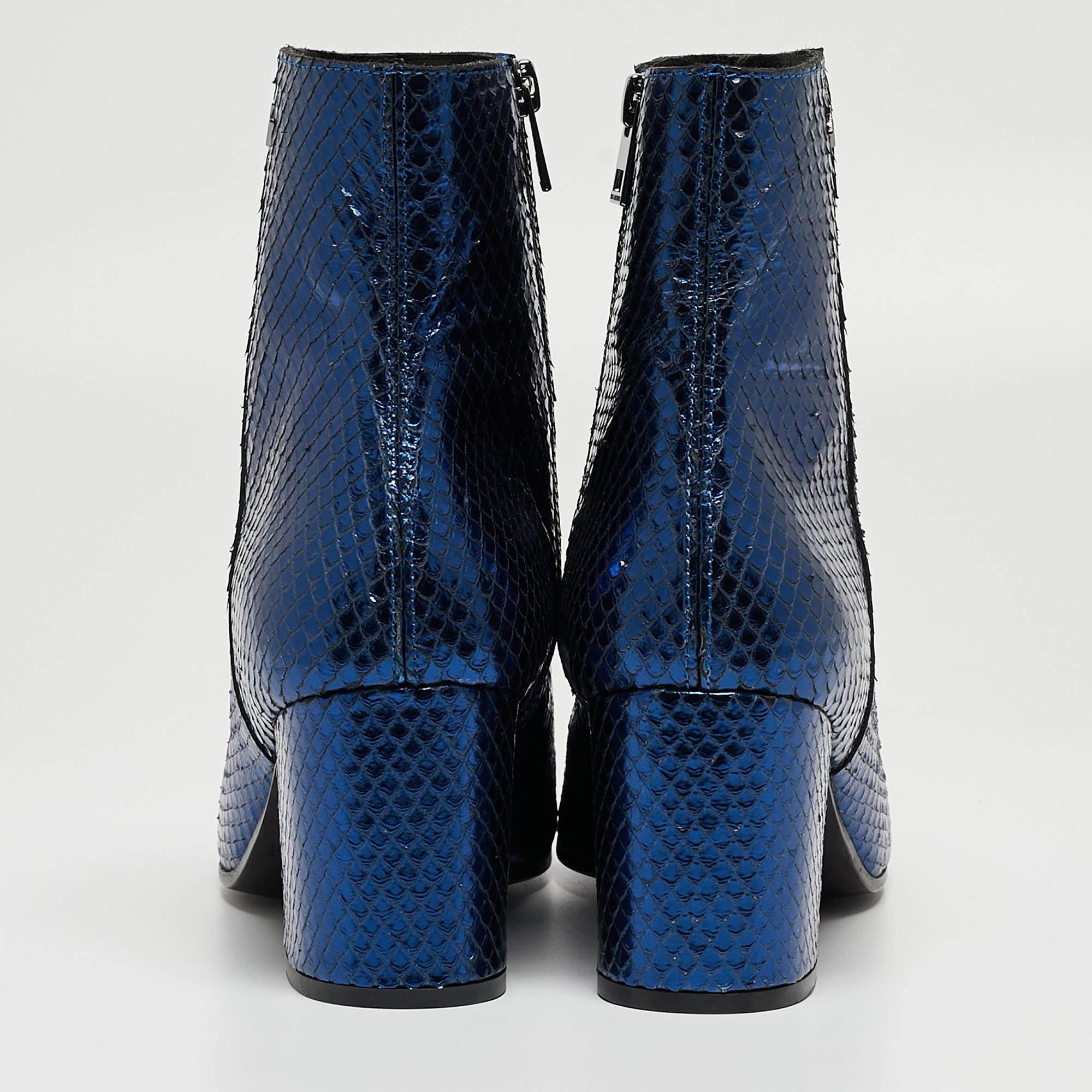 Zadiq & Voltaire Blue Python Embossed Leather Block Heel Ankle Boots Size 40 In Excellent Condition For Sale In Dubai, Al Qouz 2