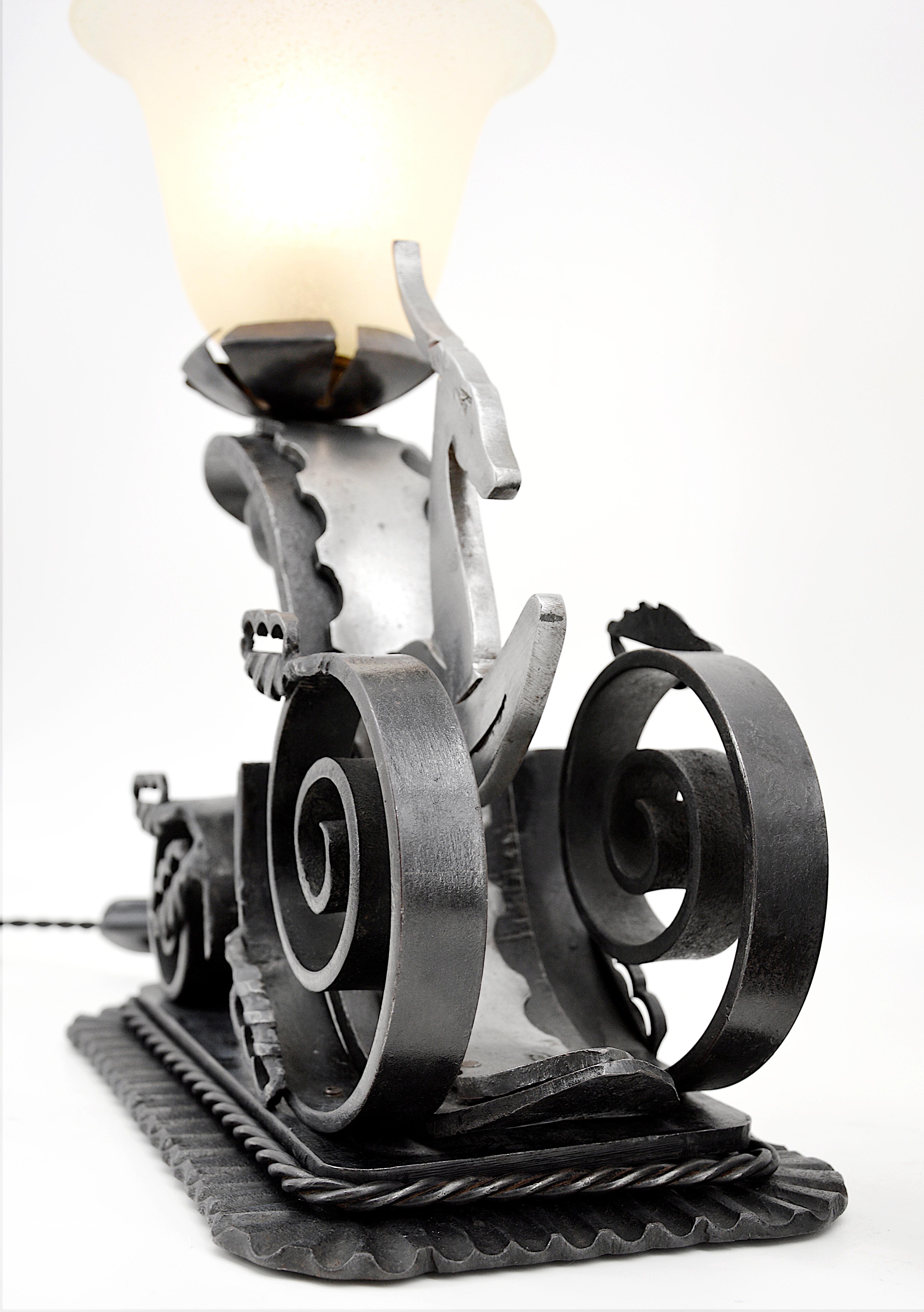 Art déco Zadounaisky Paire de lampes antilope en fer forgé Art Déco 1920 en vente
