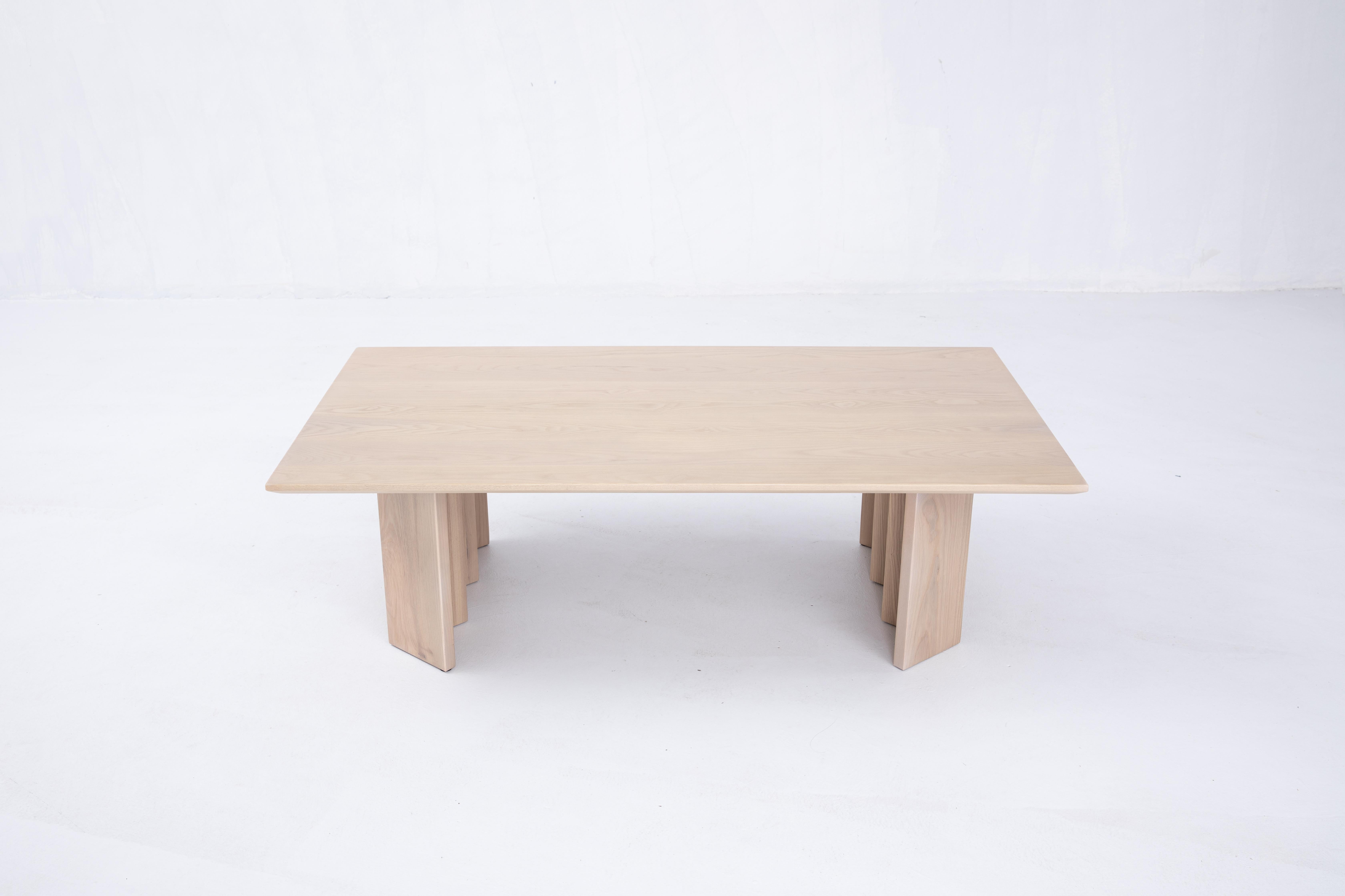 Frêne Table basse Zafal couleur chair, table basse minimaliste en vente