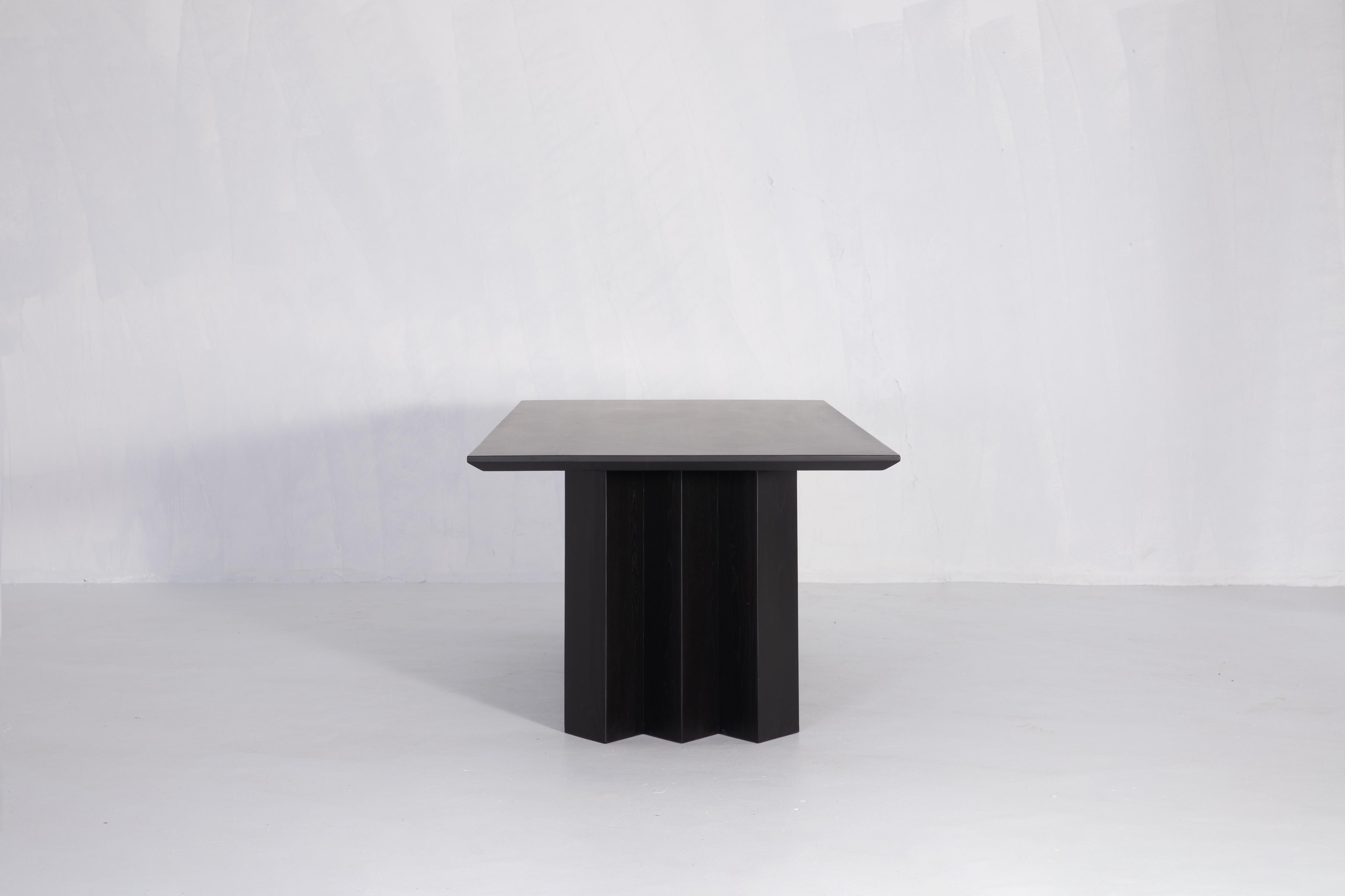 Zafal Esstisch 84, schwarzer minimalistischer Esstisch aus Holz (Chinesisch) im Angebot