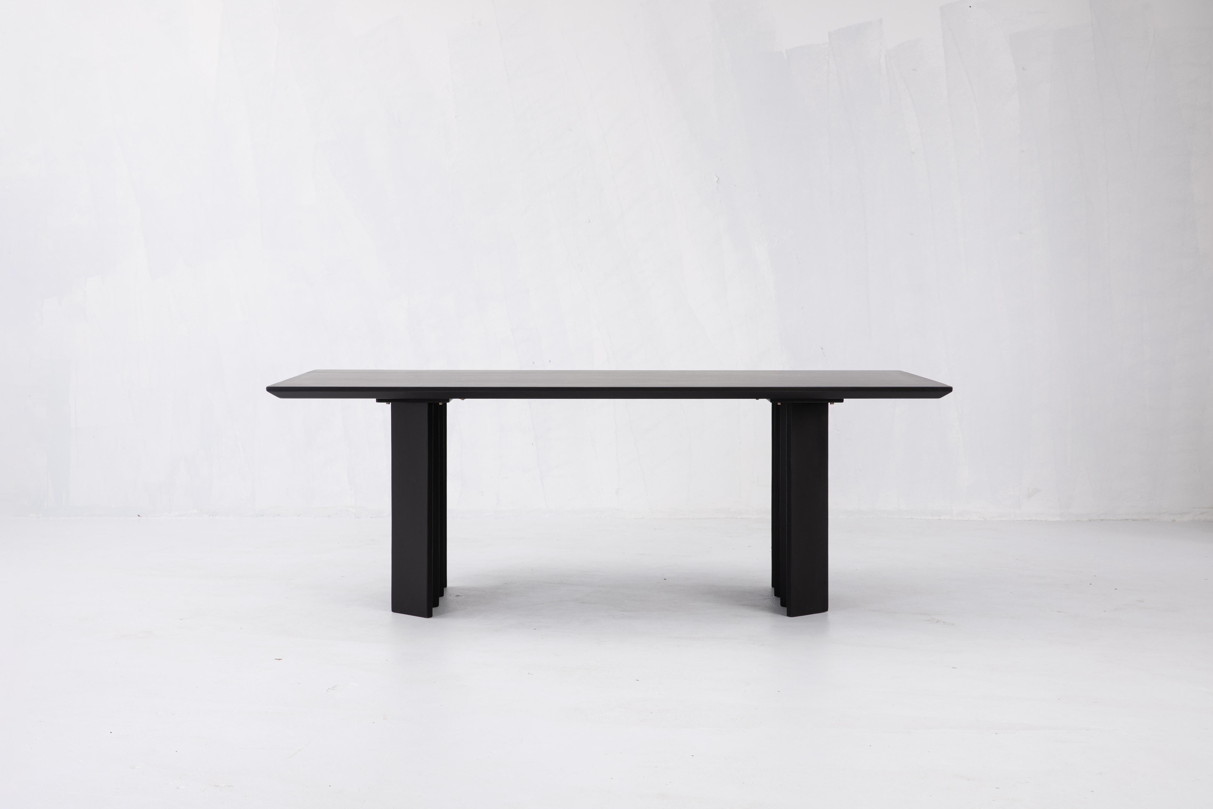 Zafal Esstisch 84, schwarzer minimalistischer Esstisch aus Holz (21. Jahrhundert und zeitgenössisch) im Angebot