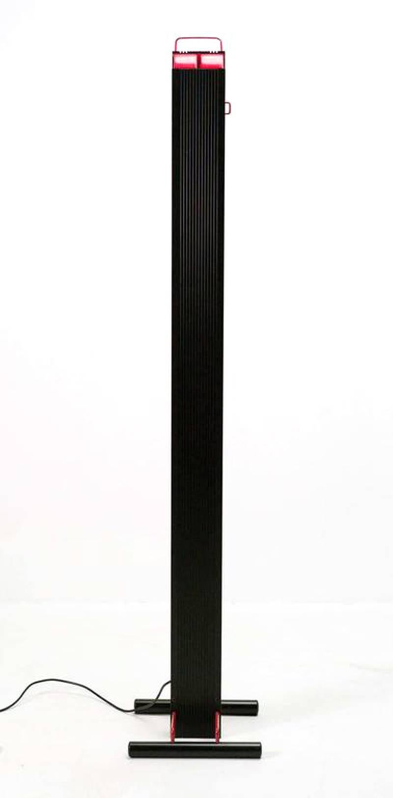 Stehlampe „Zagar““ Silvio Carpani von Stilnovo, italienisches Design, 1970er Jahre, Schwarz-Rot (Postmoderne) im Angebot