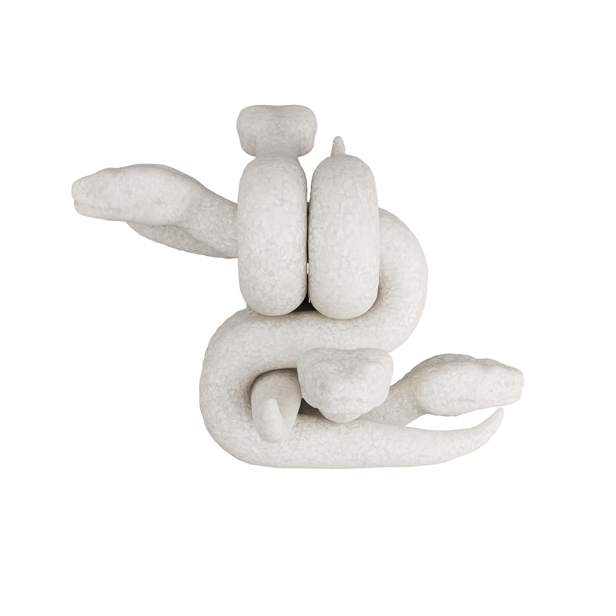 Elfenbeinfarbene Serpentin-Skulptur
Diese schlangenförmige Skulptur aus glattem elfenbeinfarbenem Ricestone-Komposit verleiht jeder Oberfläche eine poetische und mythische Präsenz. Die fließenden Kurven und die detaillierten Strukturschuppen