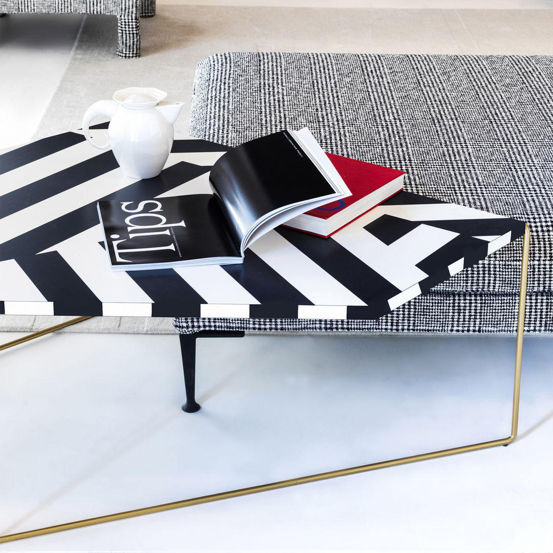 A collection of coffee tables in various sizes created as a set of two which can stand by themselves in the centre of the living room or be used as side tables, as desired. Their shapes are irregular and dynamic, available in two different heights