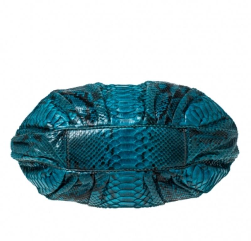 Zagliani Hobo en cuir de python bleu en vente 2