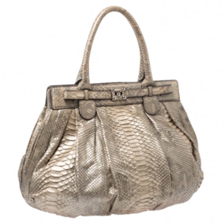 Zagliani Python Puffy Hobo or métallisé Bon état - En vente à Dubai, Al Qouz 2