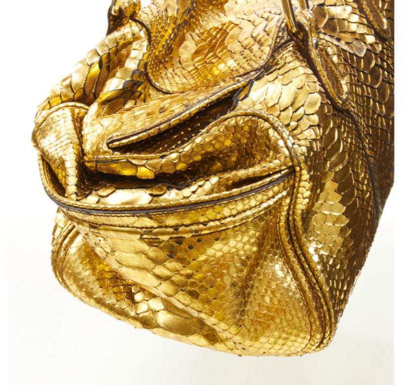 ZAGLIANI bolso duffel boston de cuero escamado dorado metalizado con asa superior en venta 3